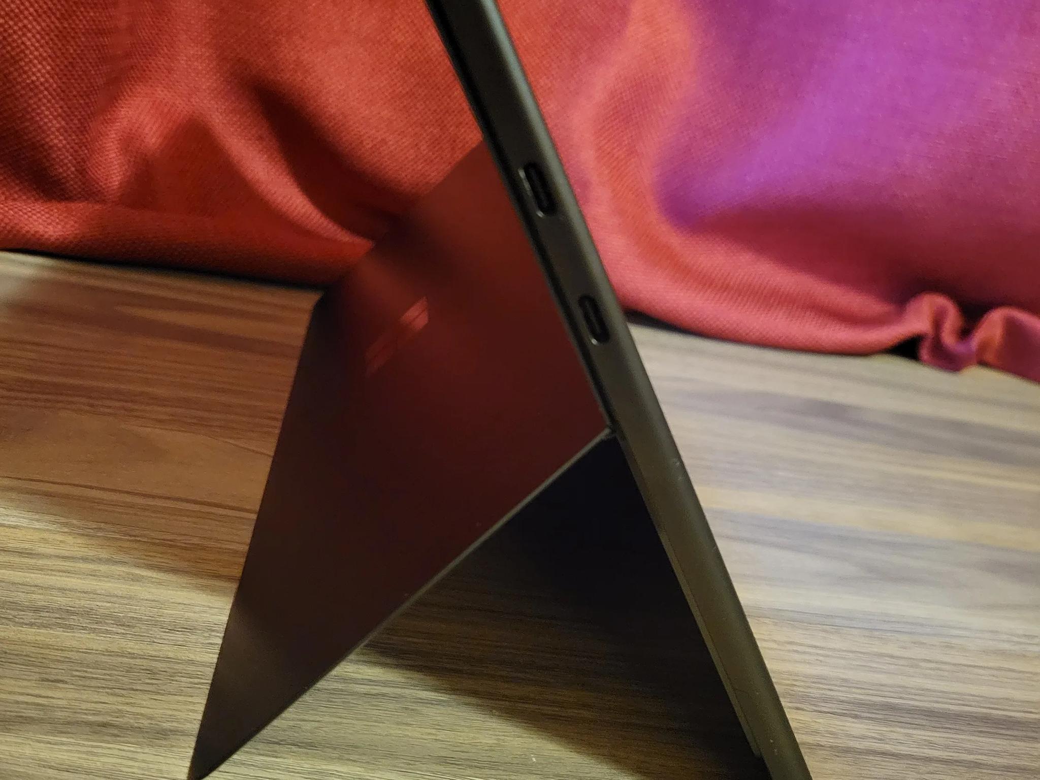Microsoft Surface Pro 9 - 256gb - intel i5 12th gen. - 13" QLED Touch Screen
