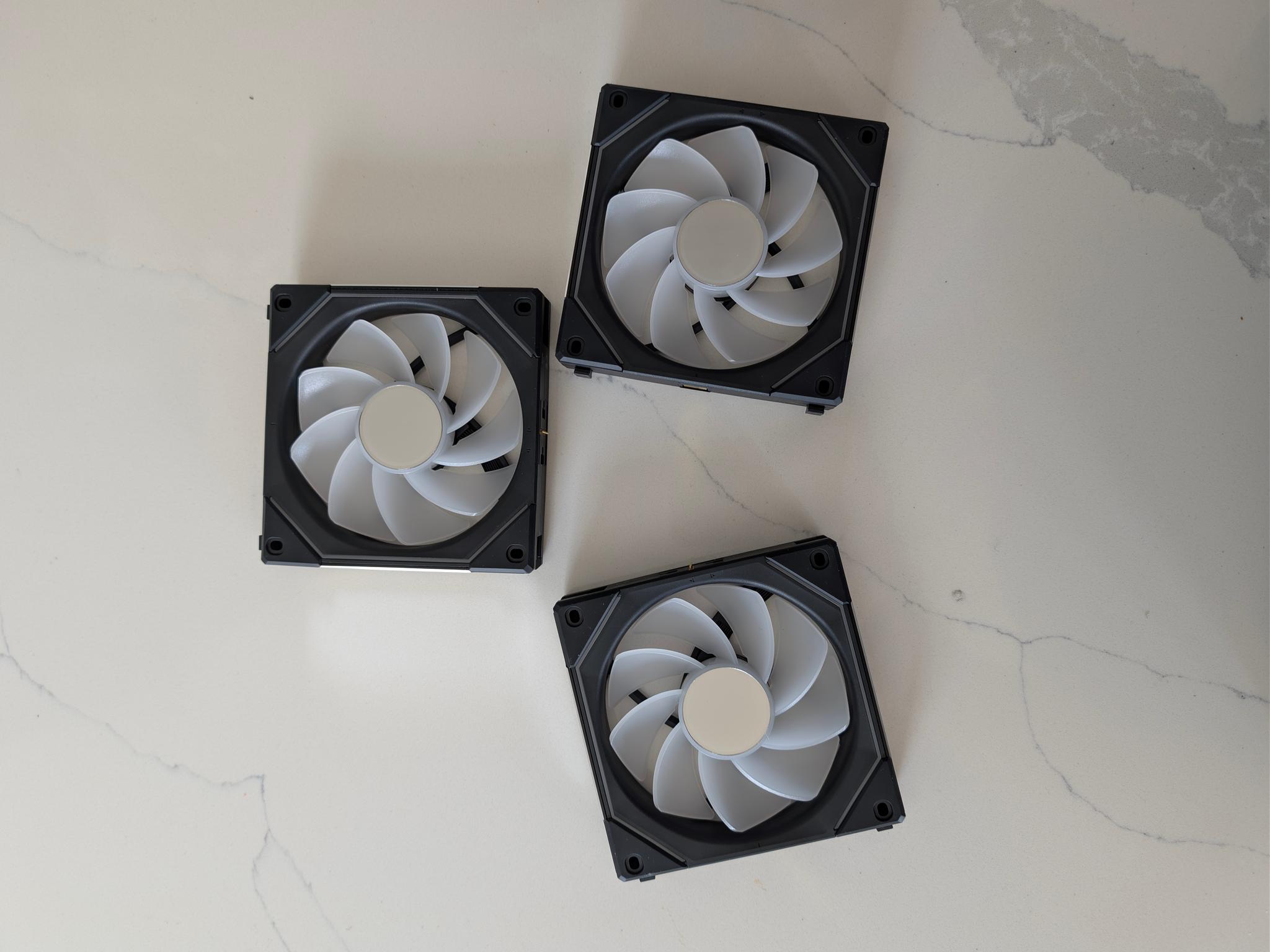 (3 pack) Lian Li Uni Fan SL-Inf 120 Reverse Blade