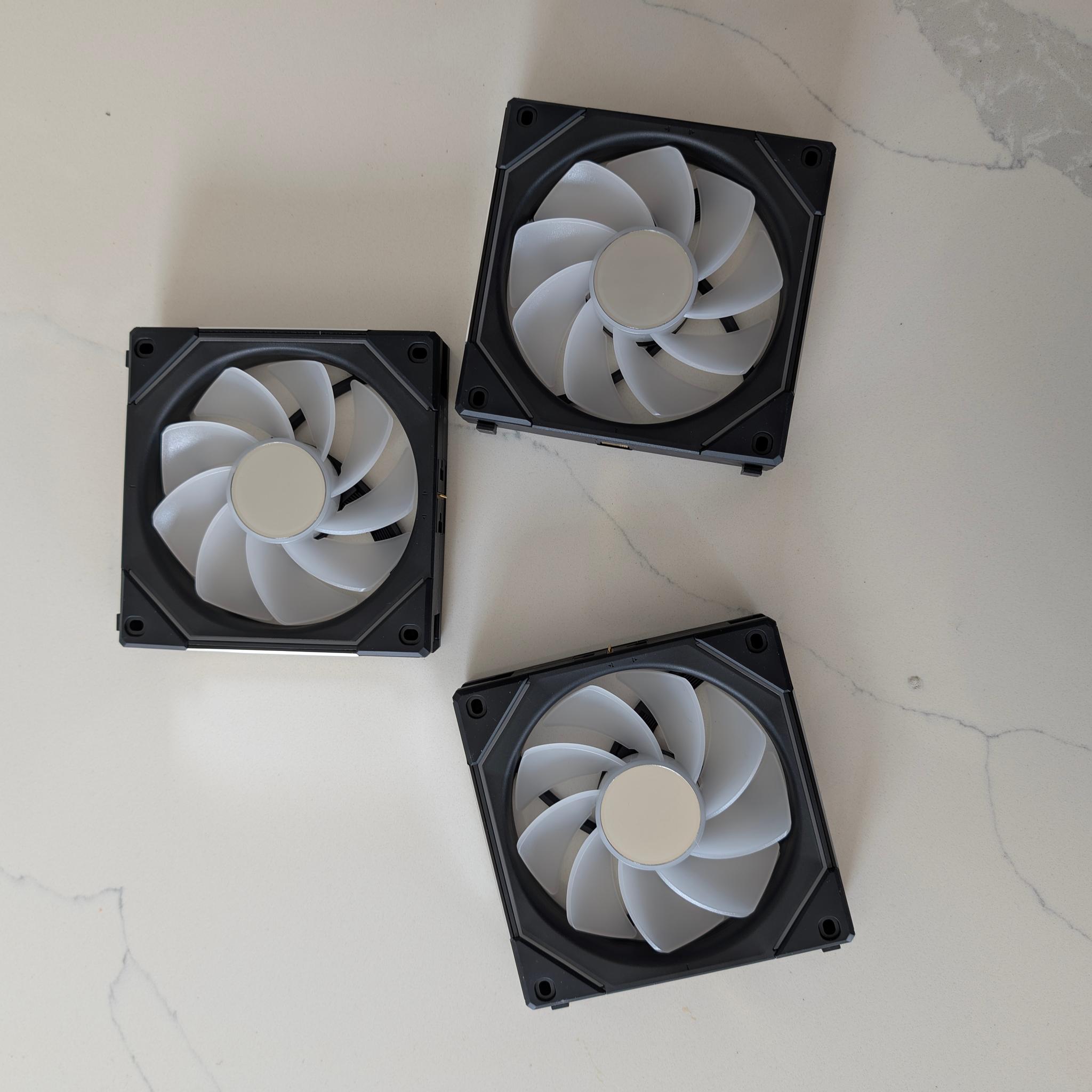 (3 pack) Lian Li Uni Fan SL-Inf 120 Reverse Blade