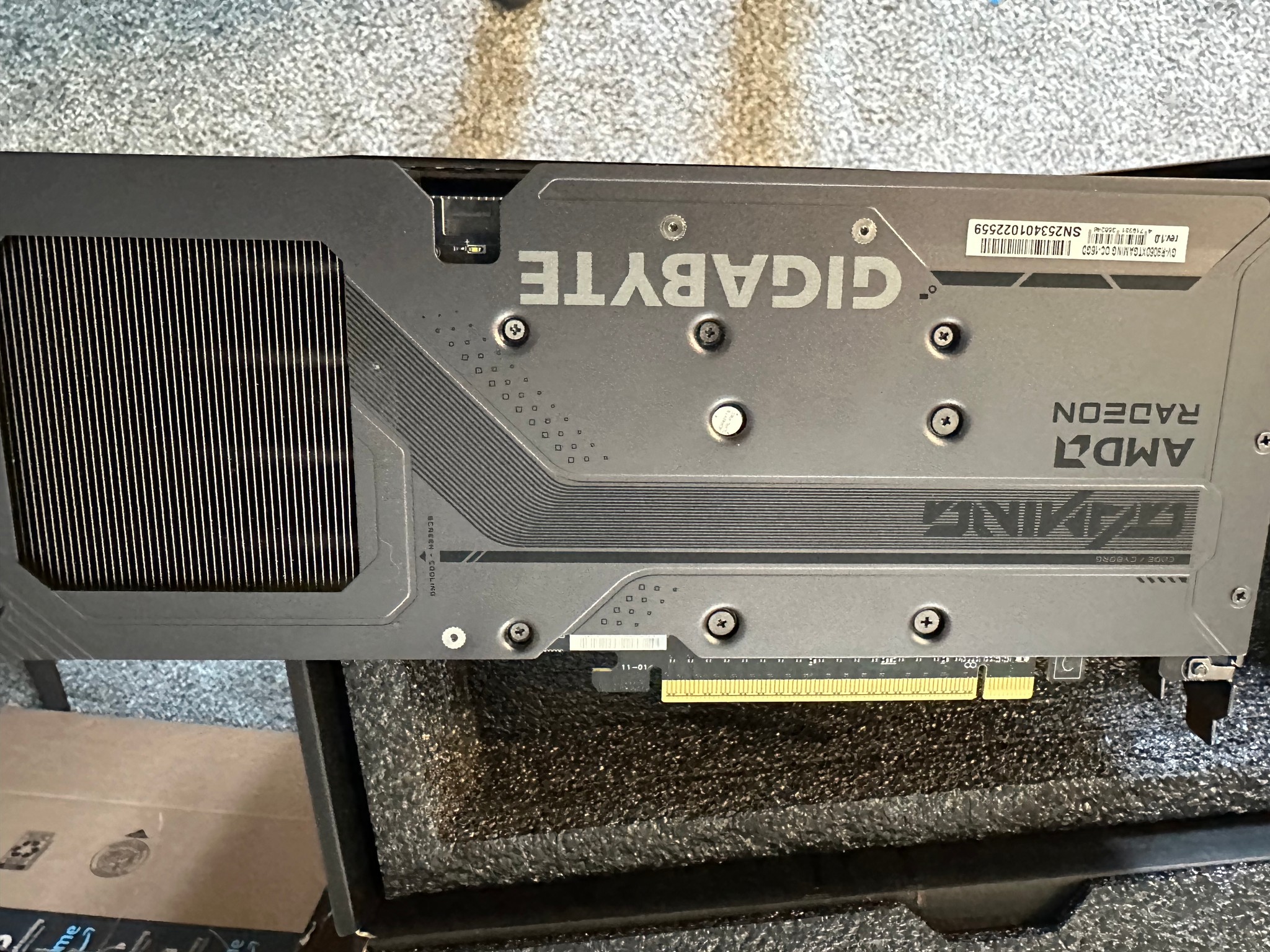 GIGABYTE RX 9060 XT GAMING OC 16G