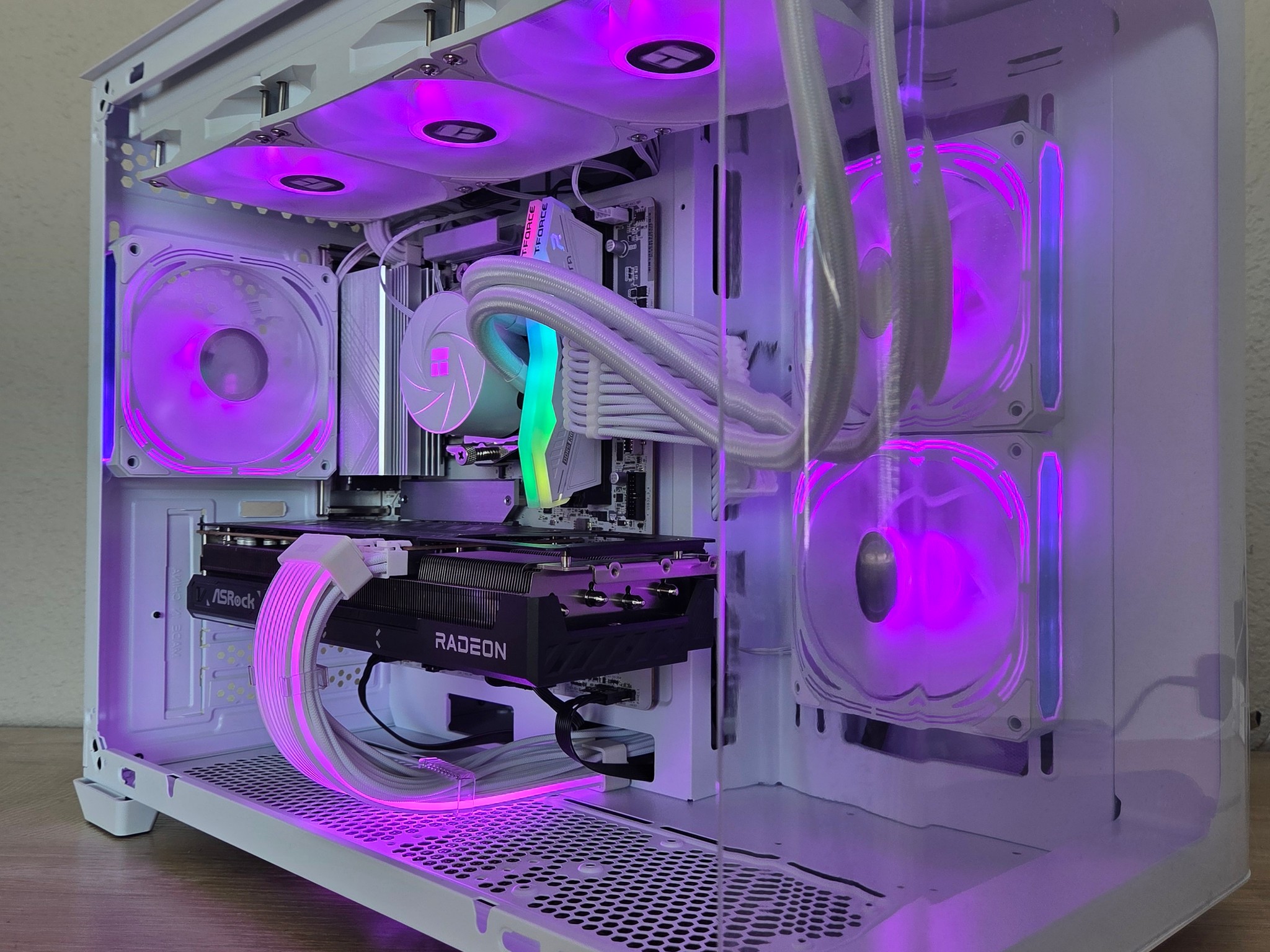 ❄️🏔️ Frost Tundra X | RX 9070 16GB | Ryzen 5 7600X | 32GB DDR5 | Curved Glass Edition 🤍❄️/D/