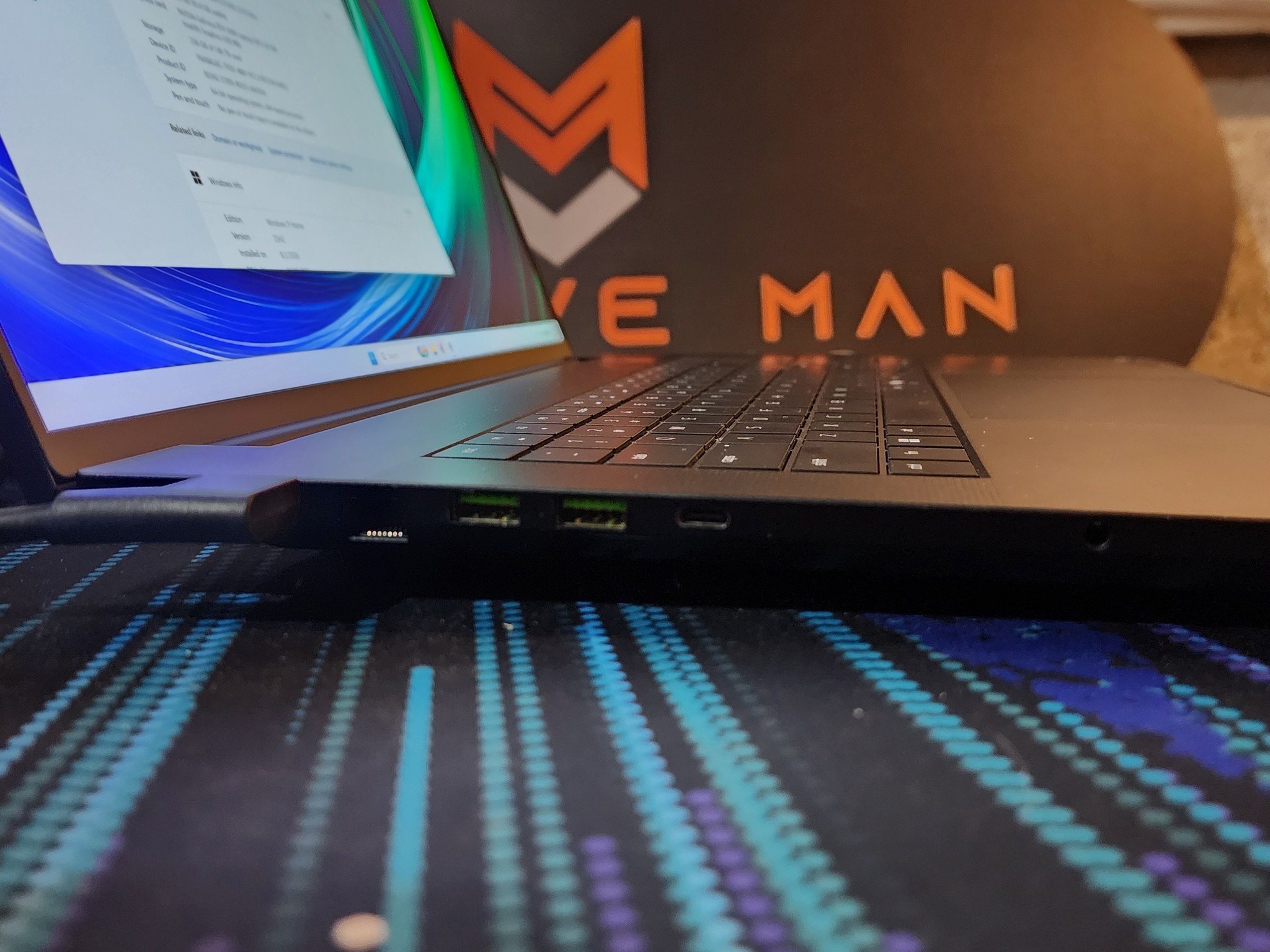 RTX 5090 / Intel Core Ultra 9 275HX / 96GB DDR5 RAM / 2TB NVMe