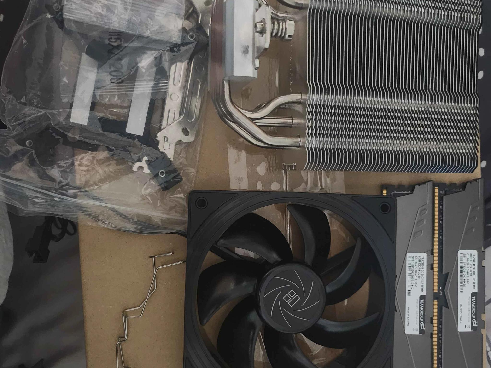 Z690 ASRock PG Riptide D4 with CPU Cooler and Ram