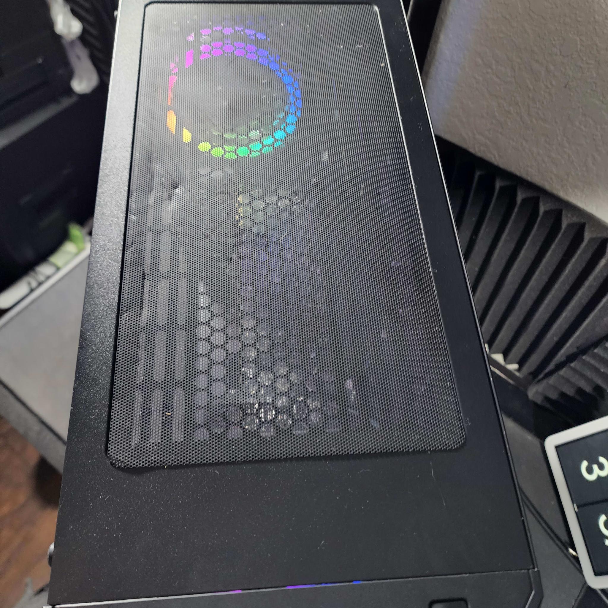 DarkLight - i3 10100F GTX 1070 250GB SSD