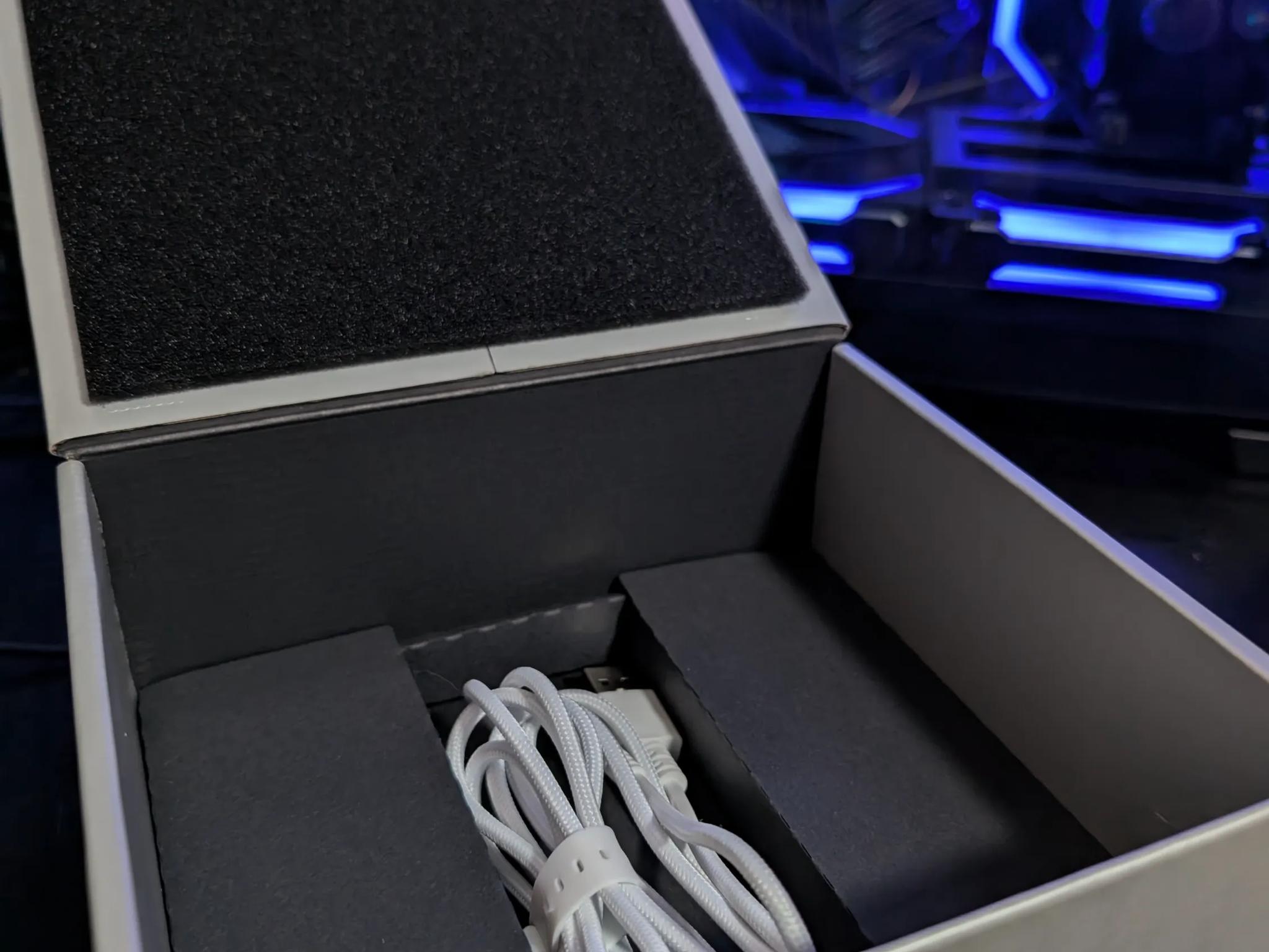 Razer Viper Ultimate Lightweight Wireless Gaming Mouse & RGB Charging Dock - White