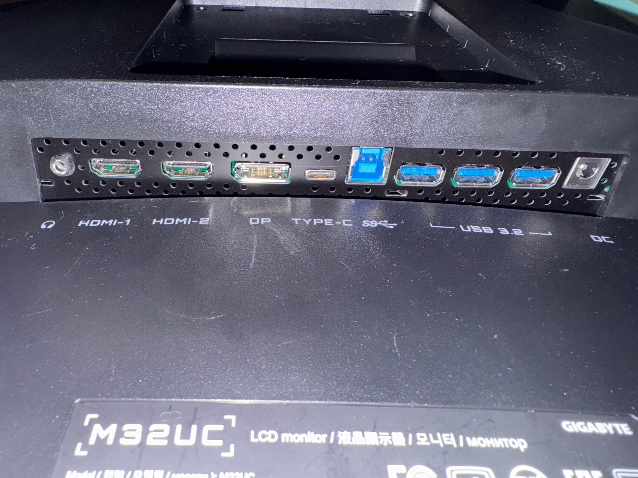 Used gigabyte 32” LCD VA 144hz gaming monitor.