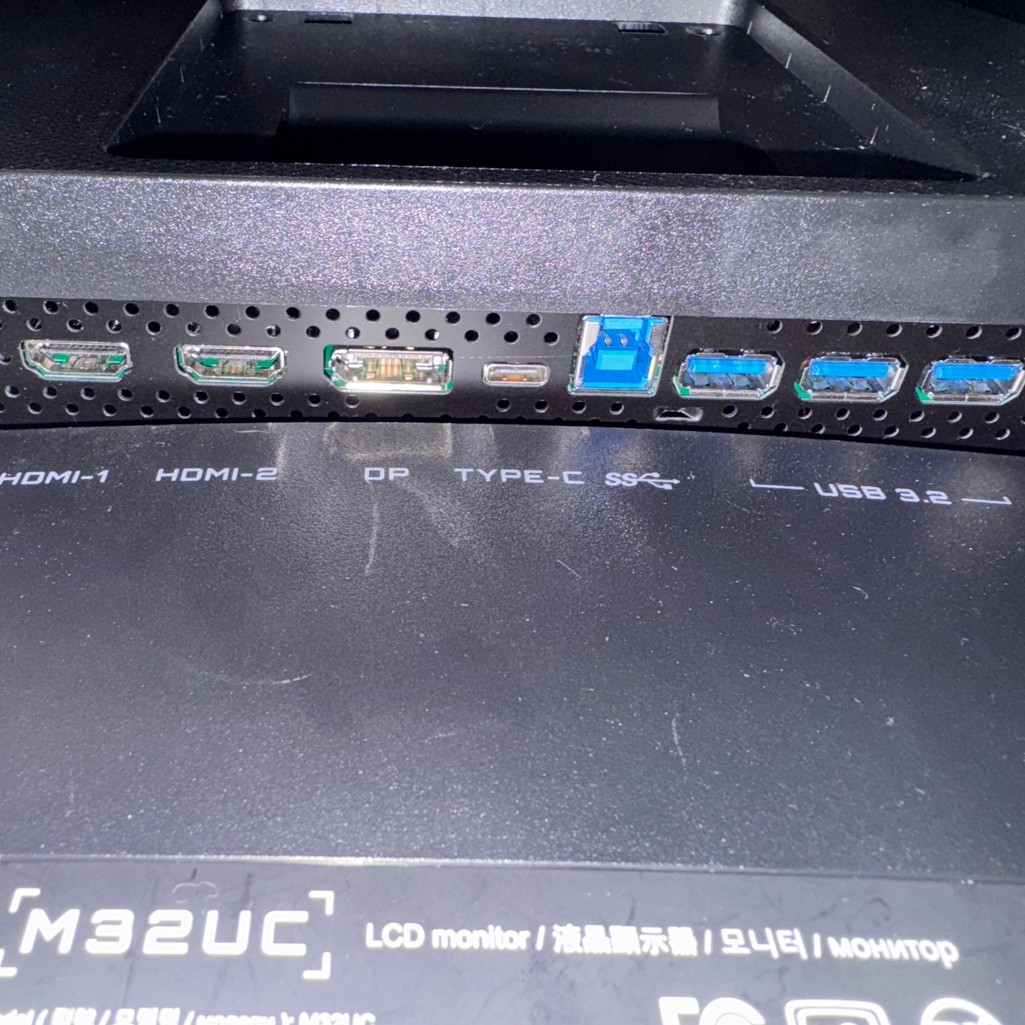Used gigabyte 32” LCD VA 144hz gaming monitor.