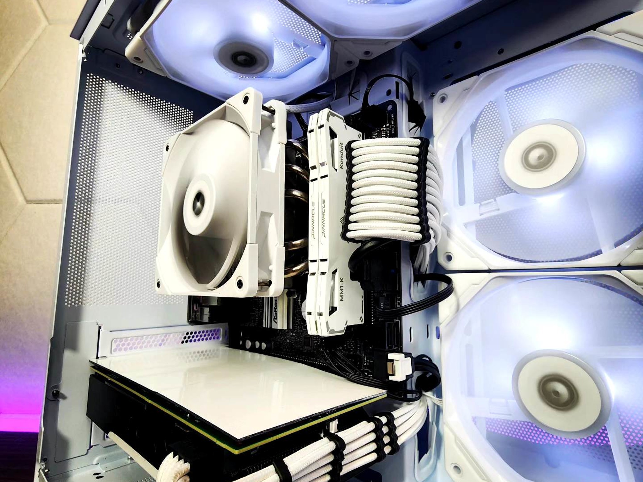 🤍💙🤍 RTX 2060 // Core i5 8500 // 16GB 3600MHz* // 1TB SSD