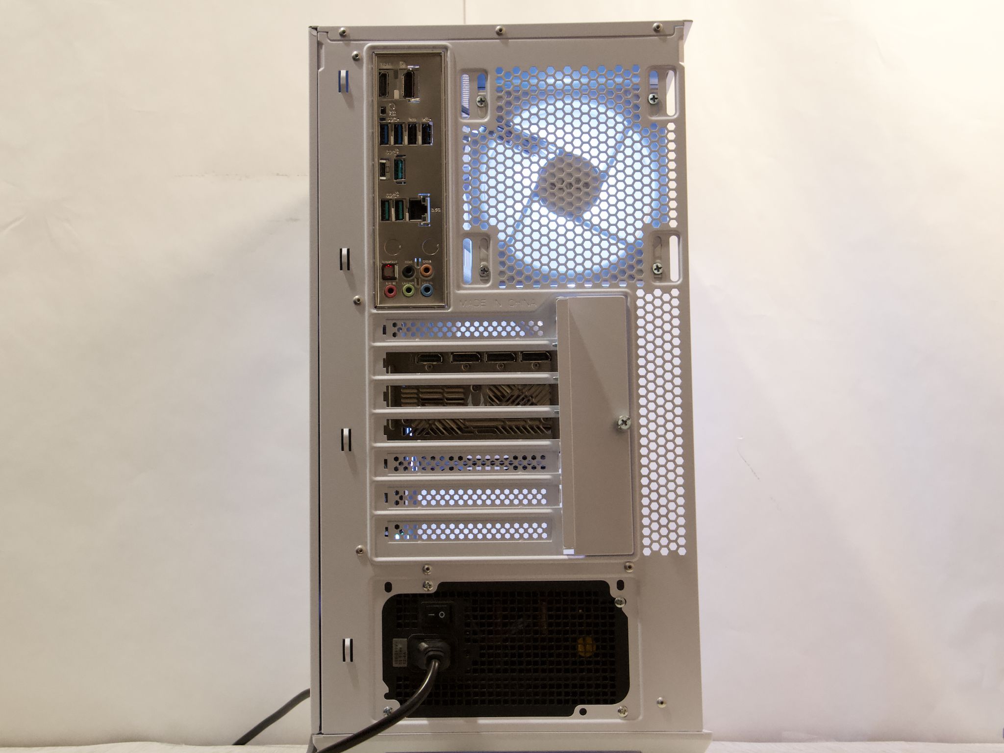 RTX 5070 Ti, Ryzen 7 7800X3D, 32GB DDR5, 2TB NVMe SSD, WiFi - High End 4K Gaming PC