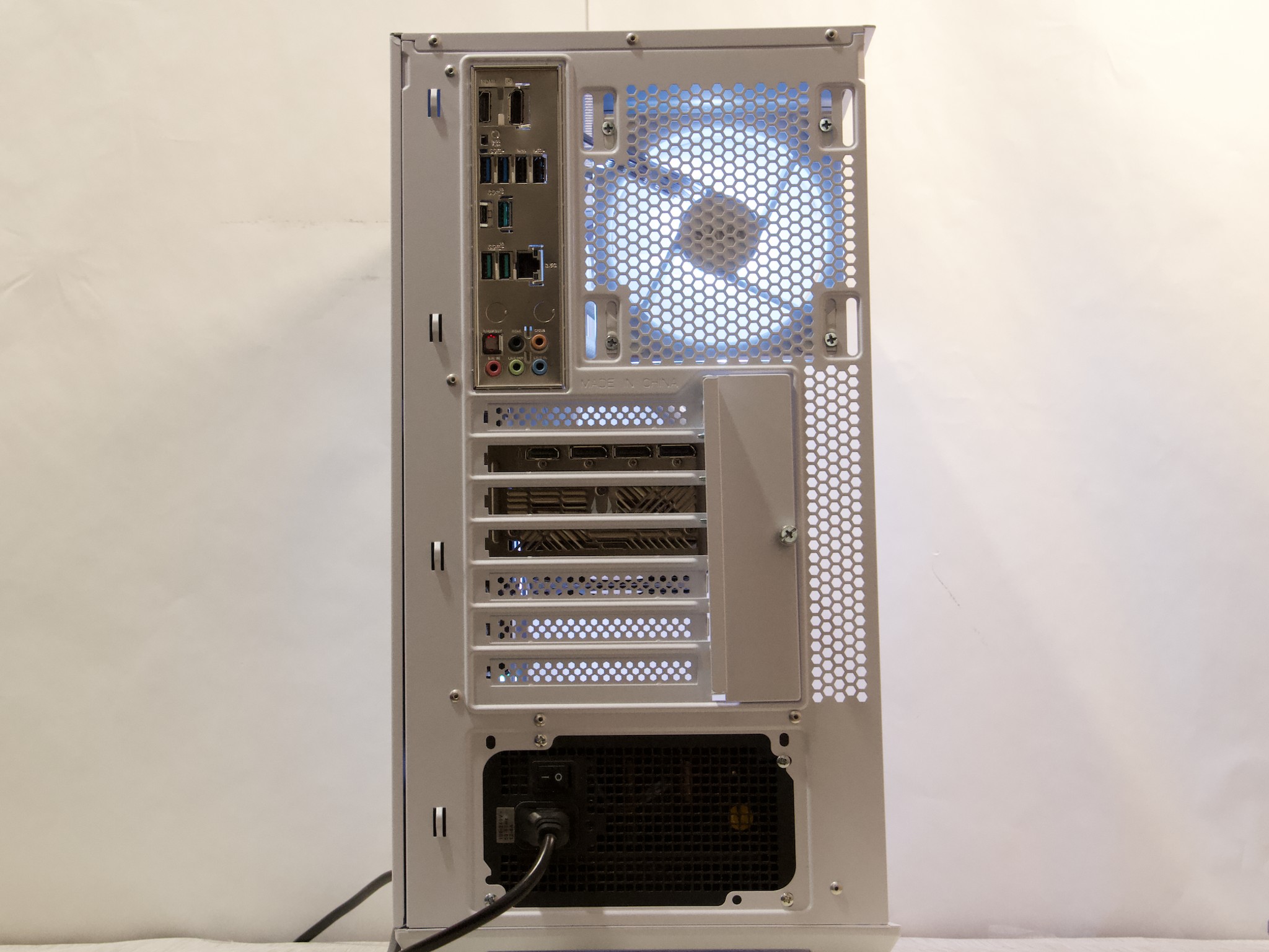RTX 5070 Ti, Ryzen 7 7800X3D, 32GB DDR5, 2TB NVMe SSD, WiFi - High End 4K Gaming PC