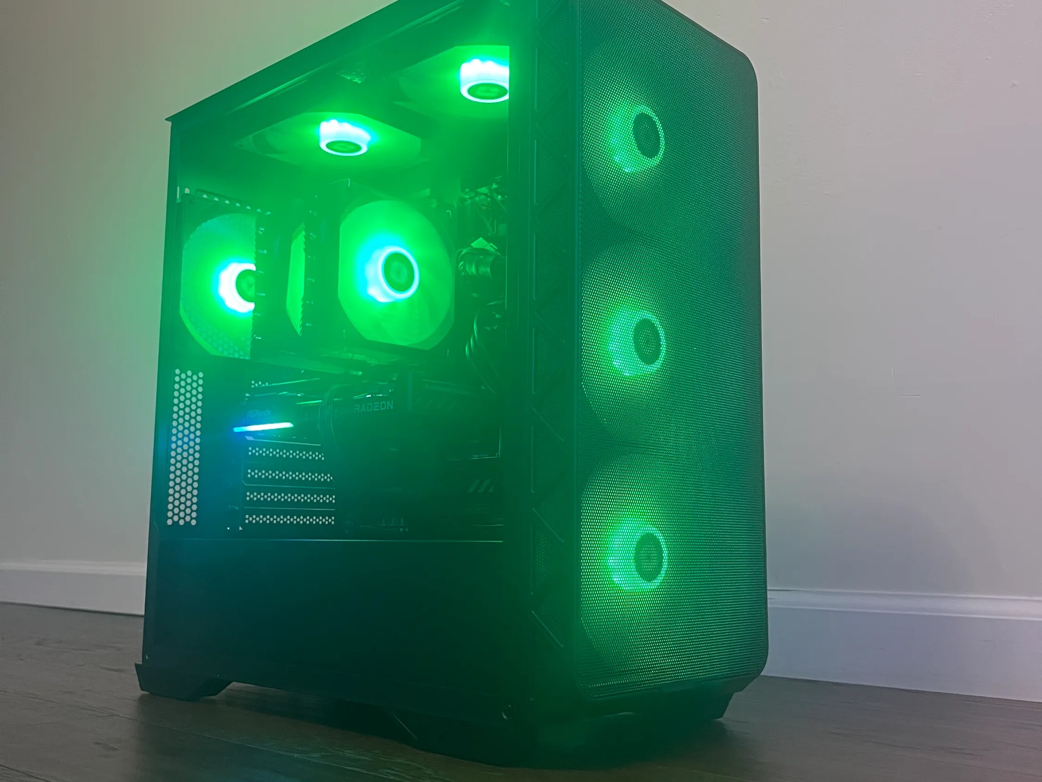 9060XT -16gb-SURROUND SOUND 7.1-Ryzen 7700X-32gb ram-2TB-WI-FI 7& Ethernet 2.5g FULLY ARG...