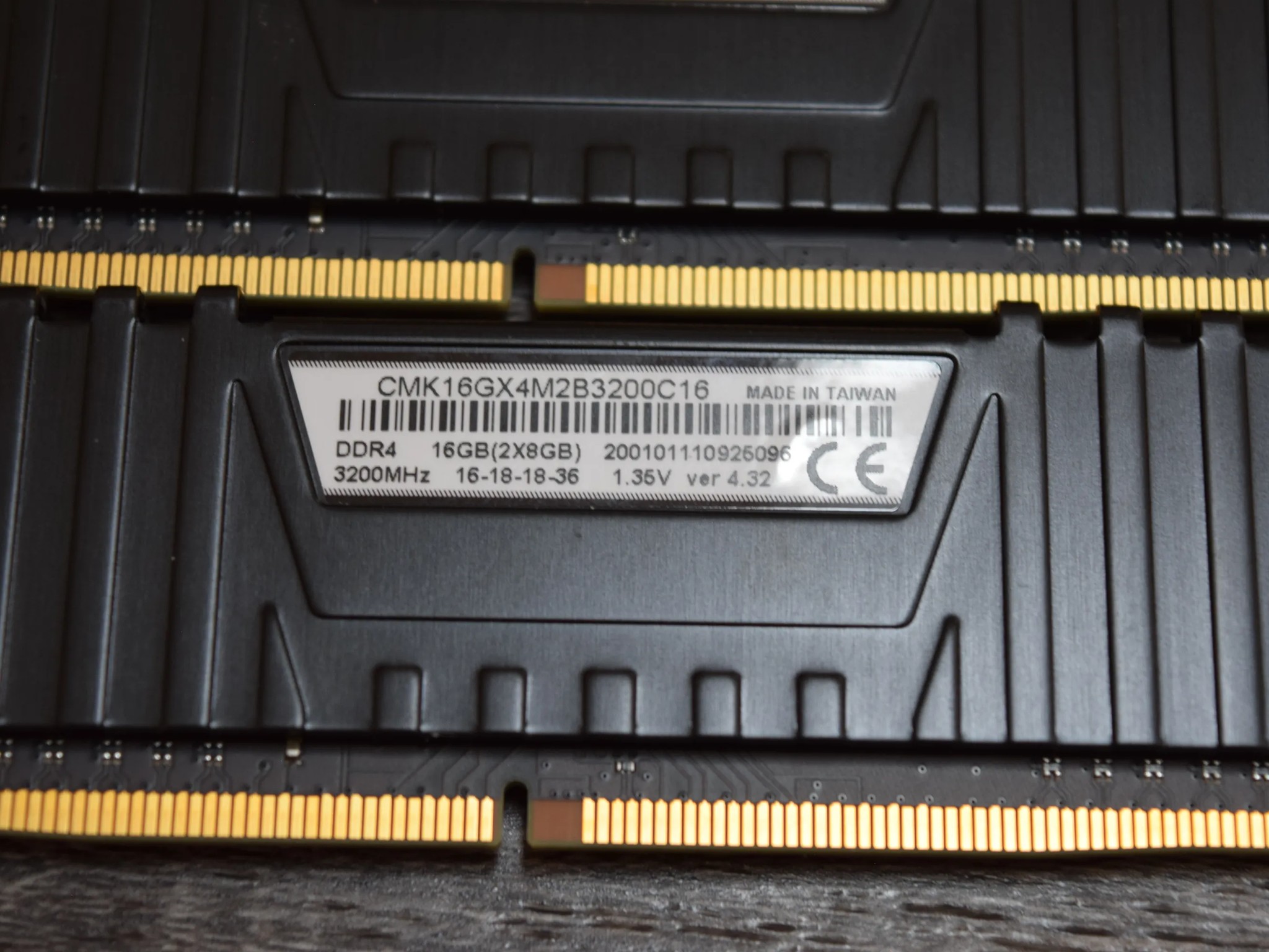 *USED* Corsair VENGEANCE® LPX 32GB (4 x 8GB) DDR4 DRAM 3200MHz CMK16GX4M2B3200C16