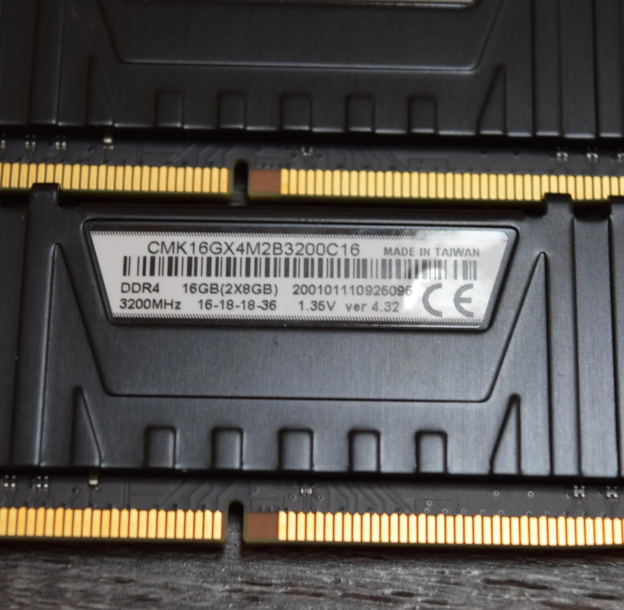 *USED* Corsair VENGEANCE® LPX 32GB (4 x 8GB) DDR4 DRAM 3200MHz CMK16GX4M2B3200C16
