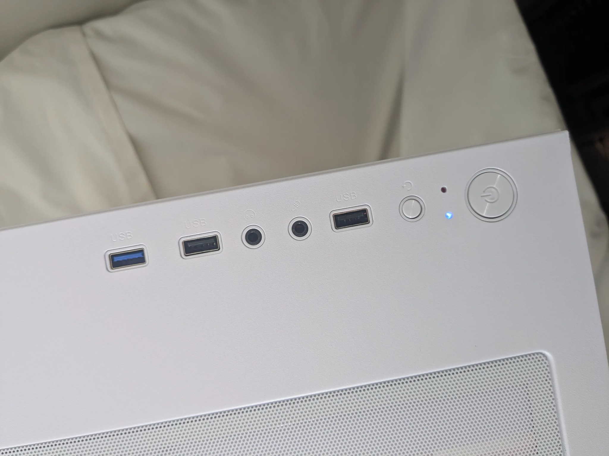 Ryzen 7 | RX 5700 | 16 GB RAM | Windows 11 home