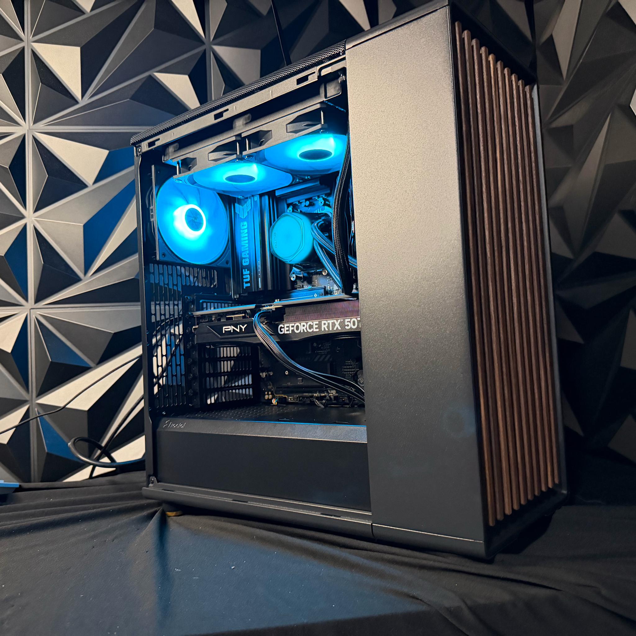 🌑🌲 Dark Oak 7670 🌑🌲 Ryzen 5 7600X3D | RTX 5070| 32 GB DDR5| 2 TB NVMe| 750 W PSU