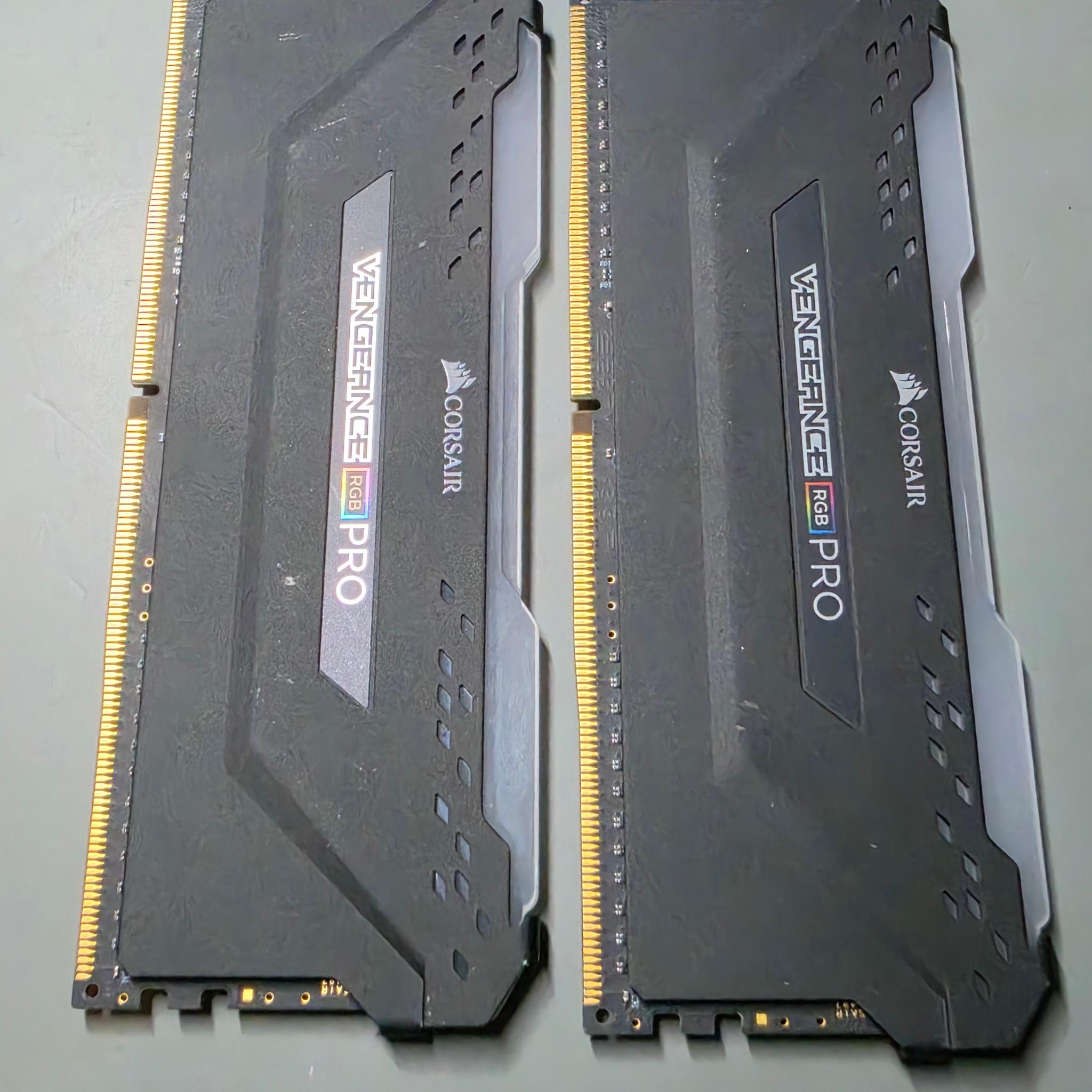 Corsair Vengeance RGB Pro 16GB (2x8GB) DDR4-3200 DIMM 288-Pin CMW16GX4M2C3200C16