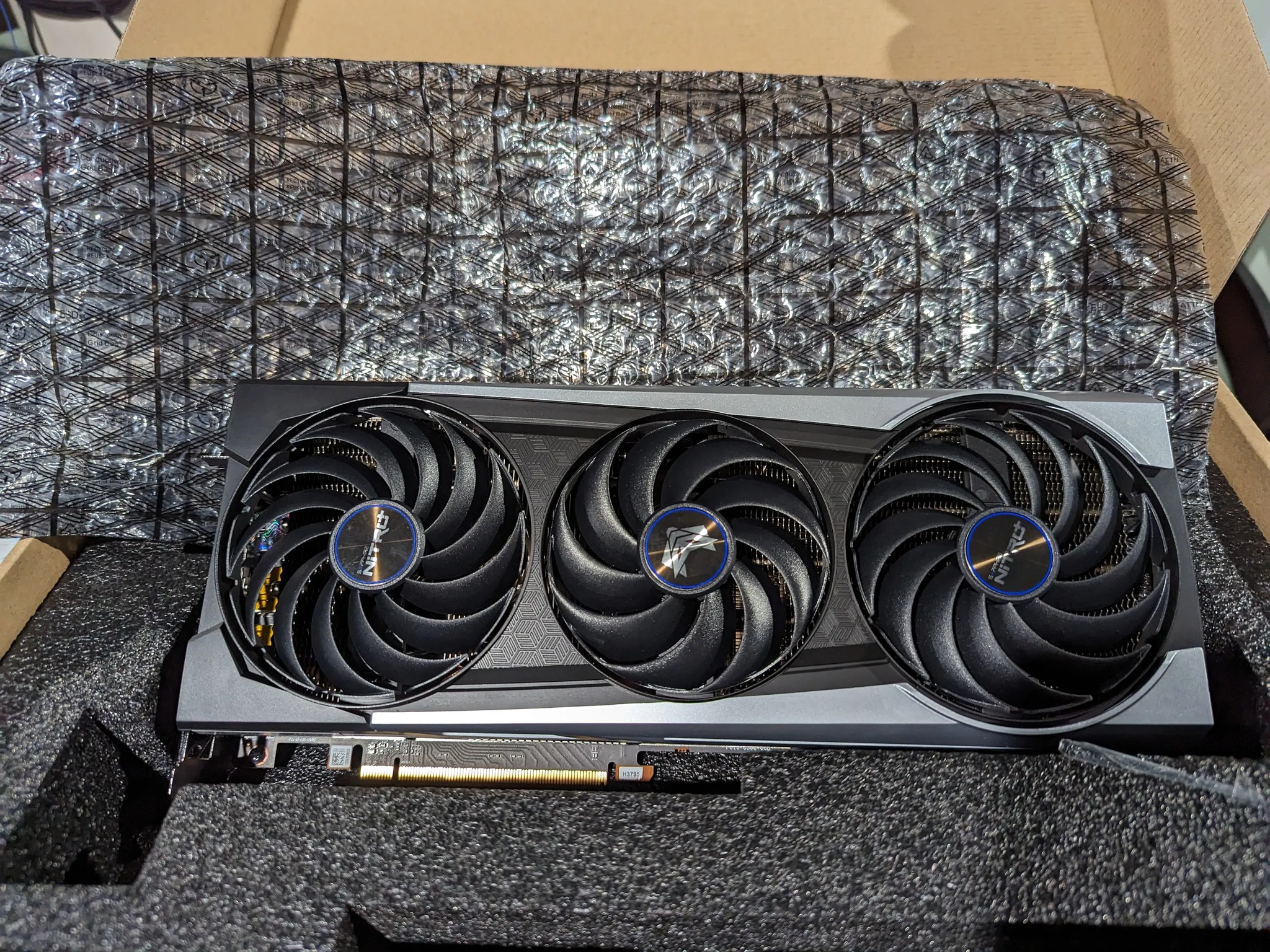 Sapphire RX6800 Nitro+ 16G GPU - LIKE NEW, ORIGINAL BOX