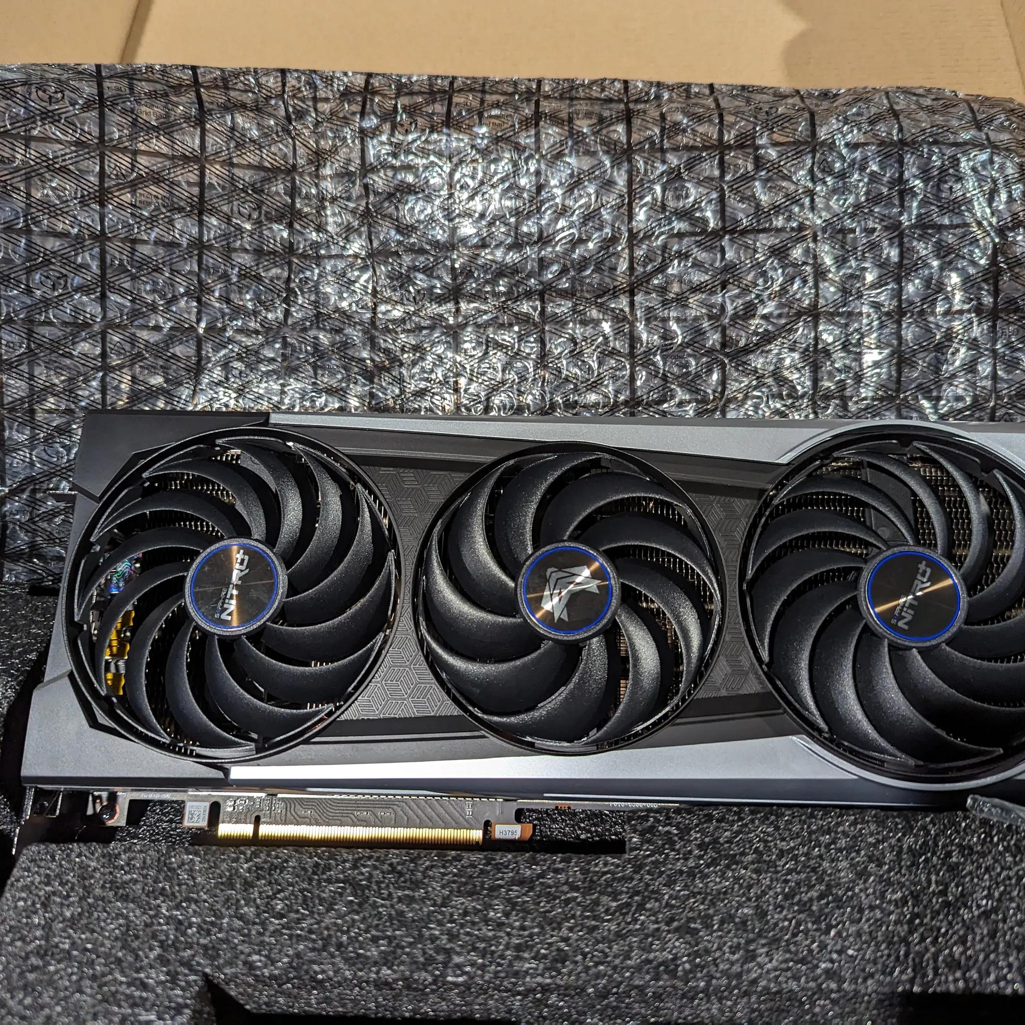 Sapphire RX6800 Nitro+ 16G GPU - LIKE NEW, ORIGINAL BOX