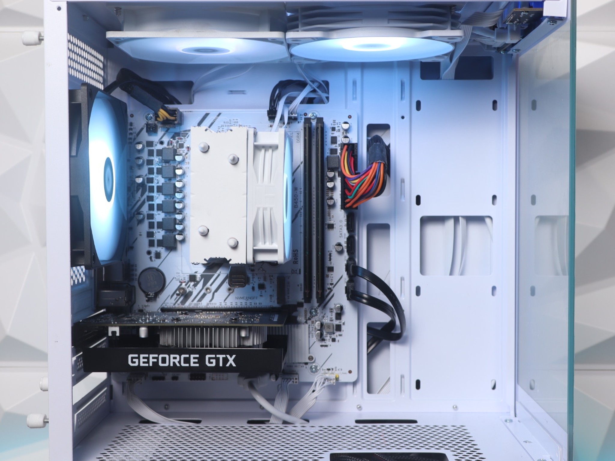 ⚪️⚫️ | Ryzen 5 2400G + GTX 1650 4GB | 16GB - WiFi INCLUDED