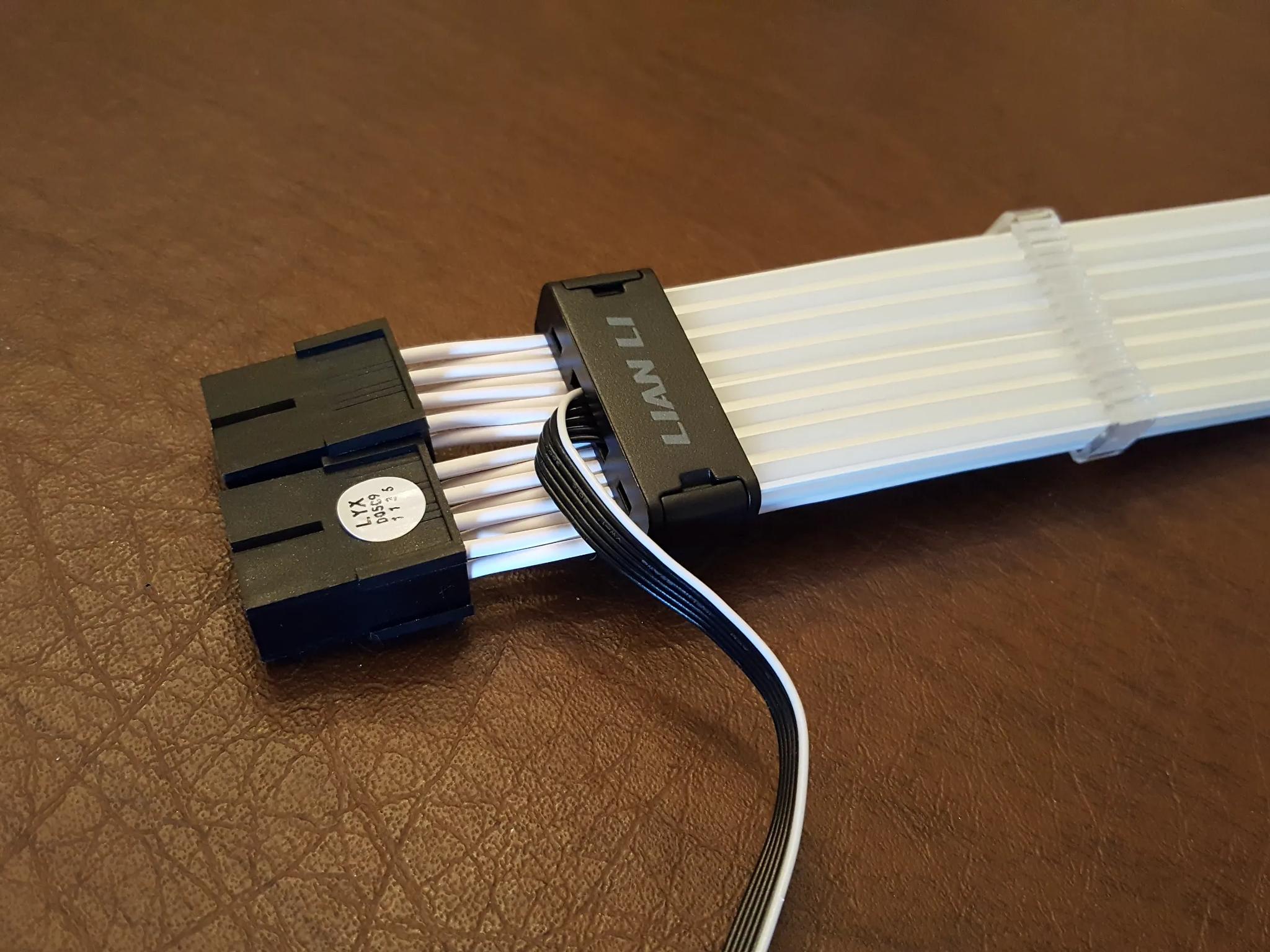 12VHPWR (12+4 pin) ARGB Strimmer cable + HYTE Y60 LCD DISPLAY 12.6in BRAND NEW + Lian Li Strimmer