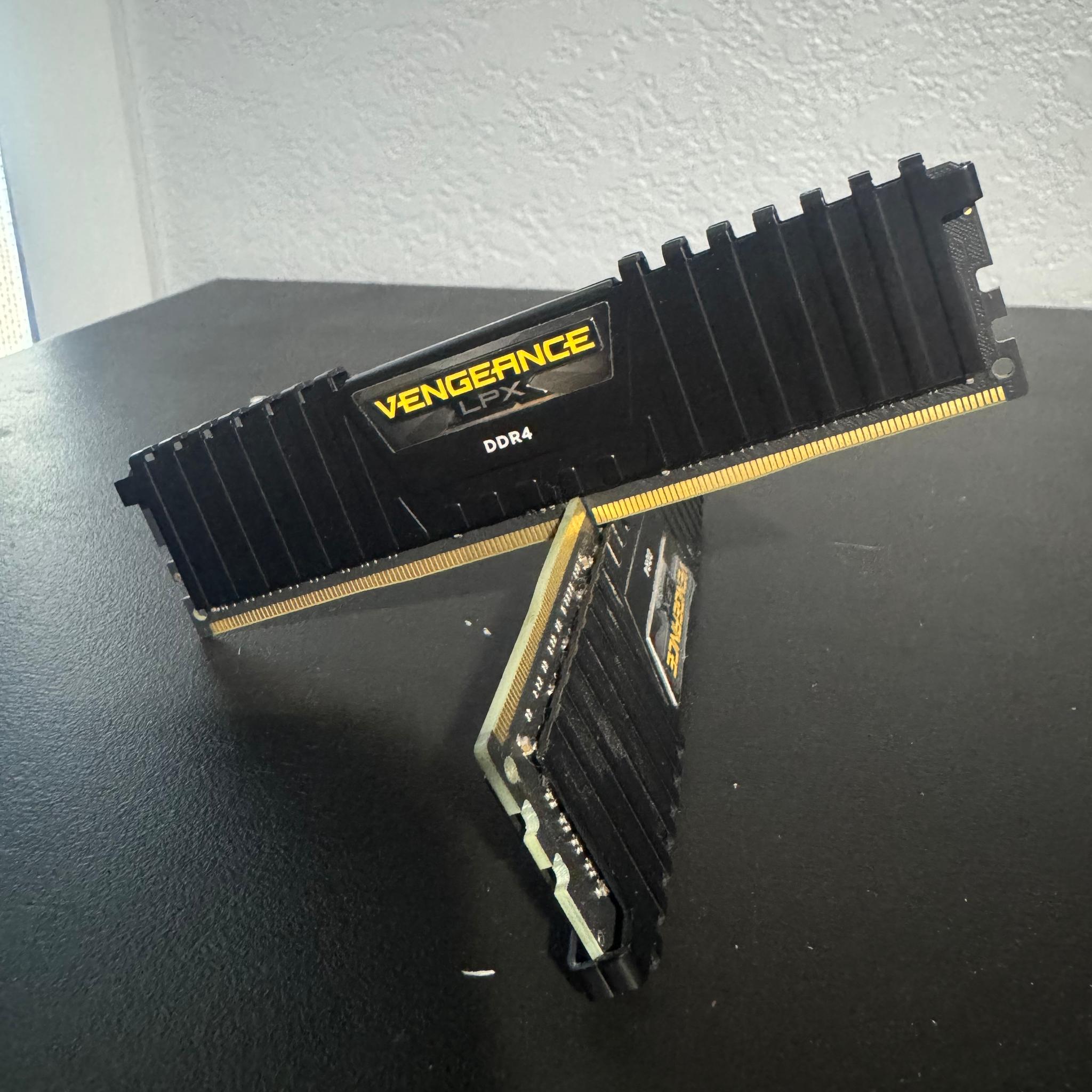 Corsair Vengeance 32GB (2x16GB) DDR4 3600MHz RAM Kit – Tested & Working