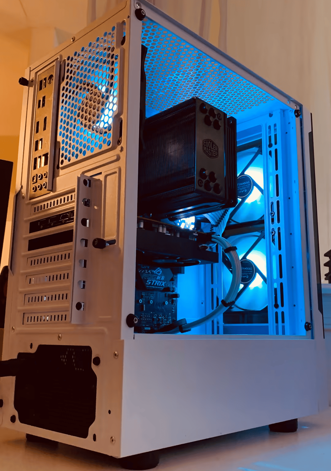 Divine😇/ RX6600xt, R5 3600 1440p Gaming and Streaming PC