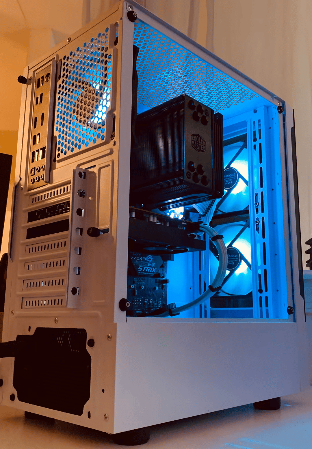 Divine😇/ RX6600xt, R5 3600 1440p Gaming and Streaming PC