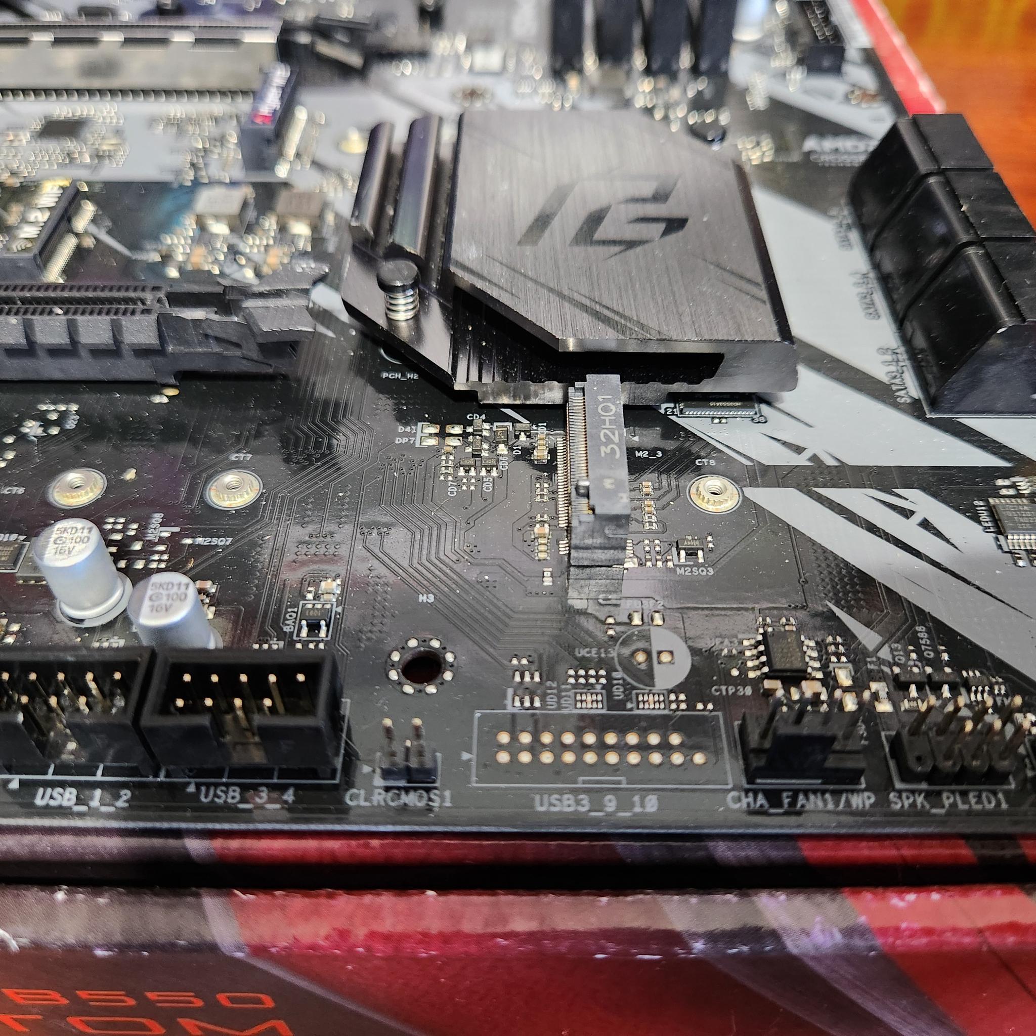 *FOR PARTS* ASRock B550 Phantom Gaming 4/ac AM4 AMD B550 SATA 6Gb/s ATX AMD Motherboard