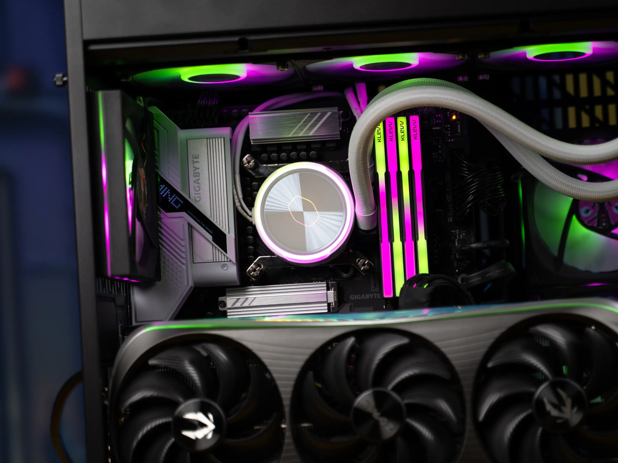 “Hylobius” SALE TIME! RTX 4080 Intel Core Ultra 7 265K 32GB Windows 11 Pro 1TB Workstation Gaming PC