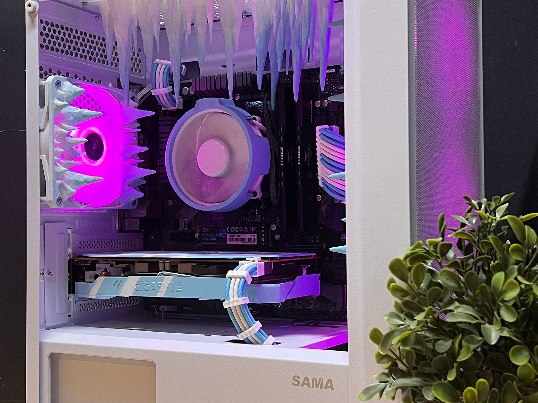 Blue ice 1080p esports  2400g with a 5500xt 16g of ram