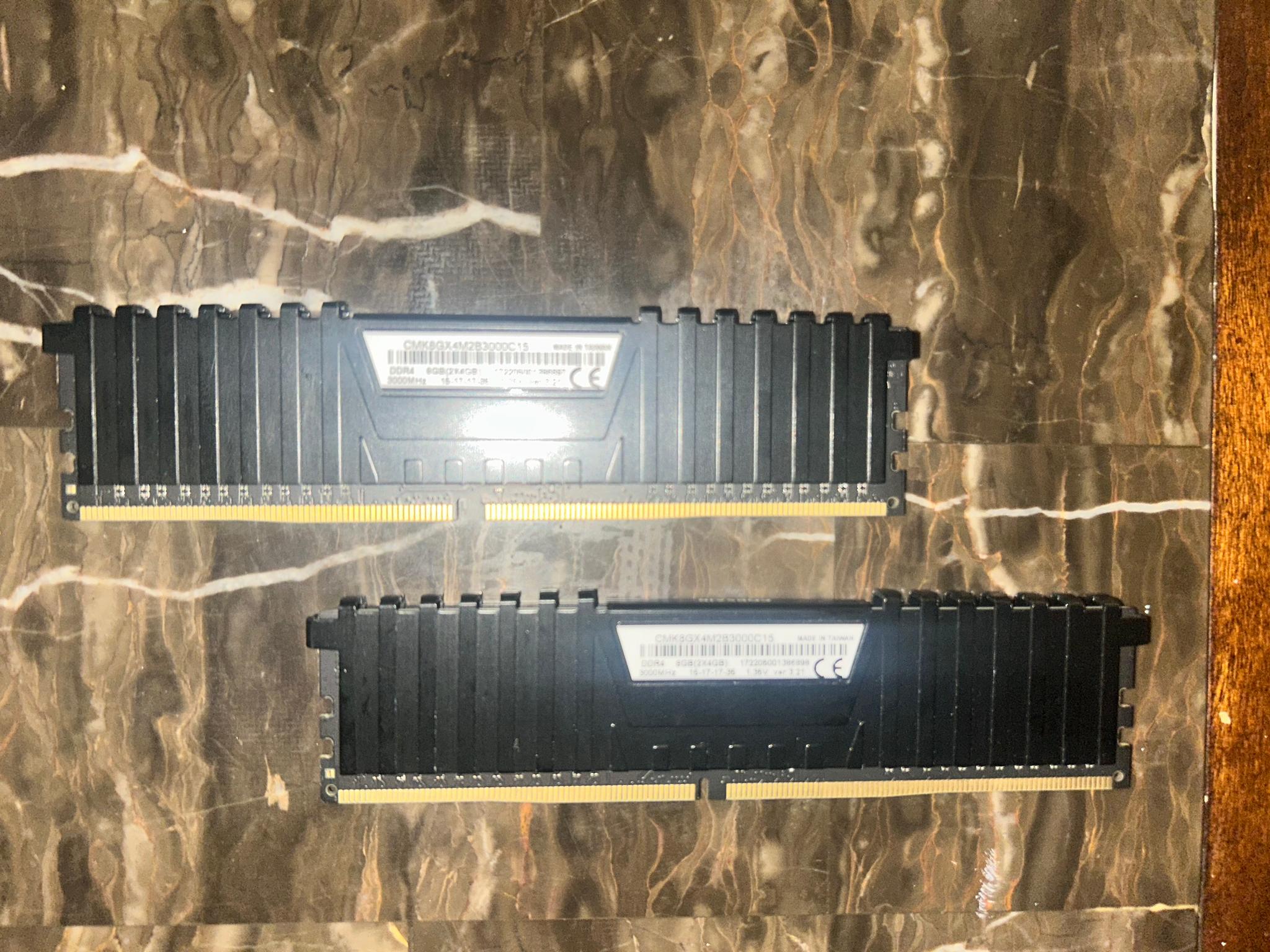 Corsair Vengeance LPX 16GB DDR4-2400 (2x8GB)
