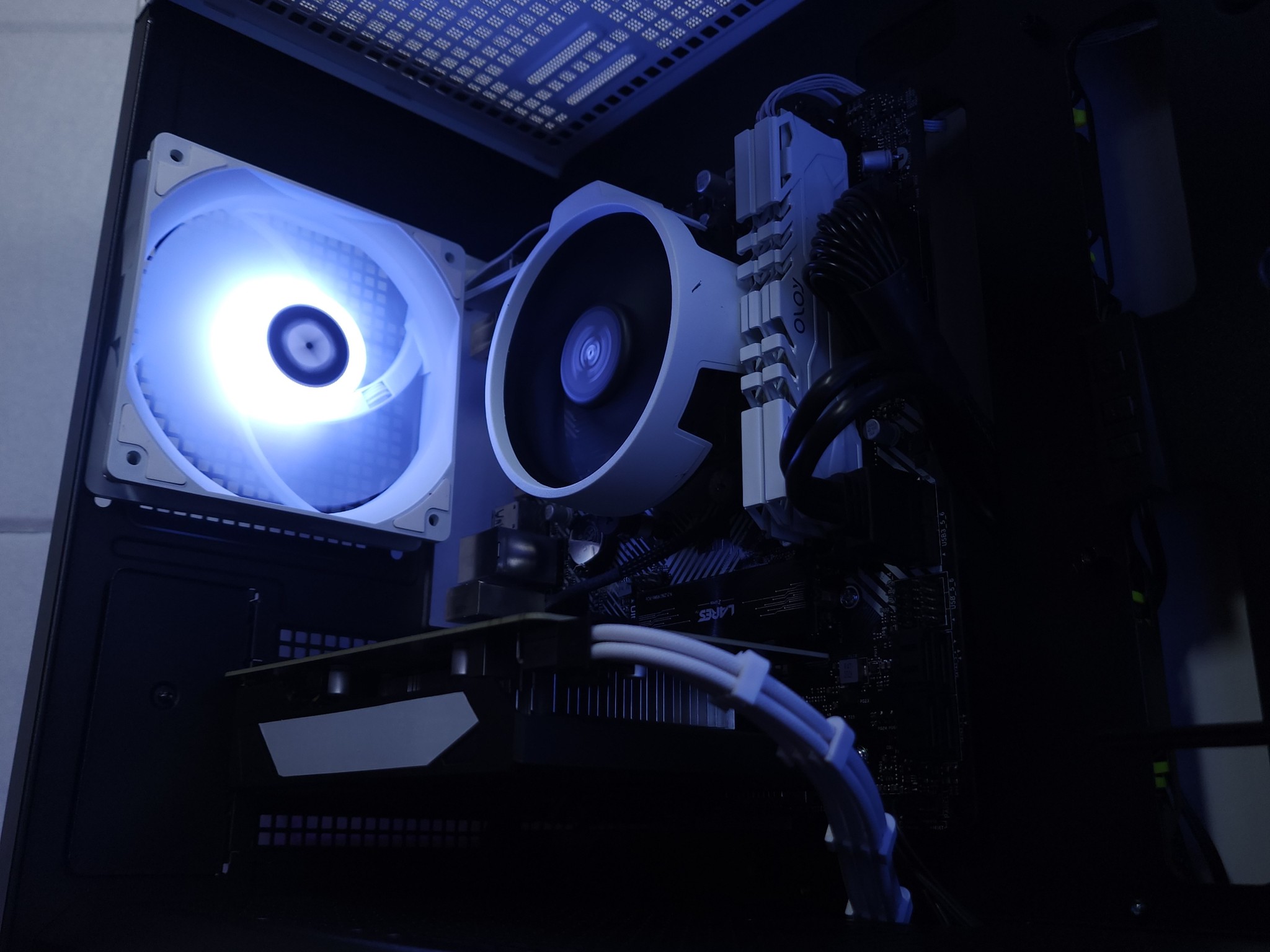 💙🤍GTX 1650 Super // Ryzen 5 1600 // 16GB 3200MHz // 512GB NVMe Gen 3