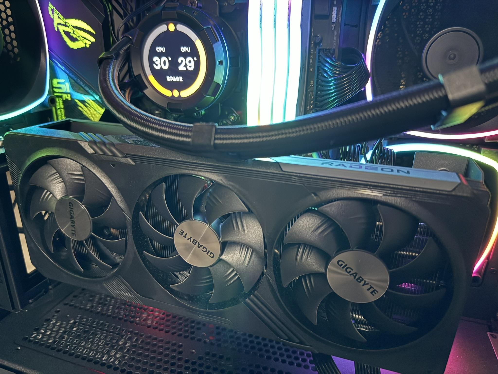 GIGABYTE 7800XT GAMING OC, 3x WINDFORCE Fans 16GB, GV-R78XTGAMING OC Video Card