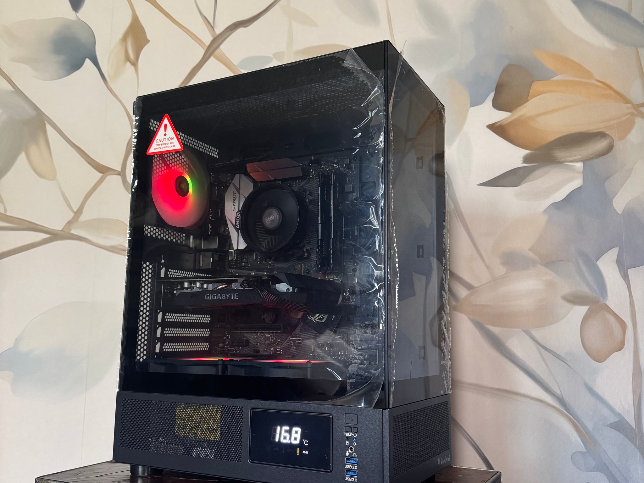 Panoramic Budget Gaming PC - GTX 1660 OC - Ryzen 5 - Temp Display - 740GB Storage