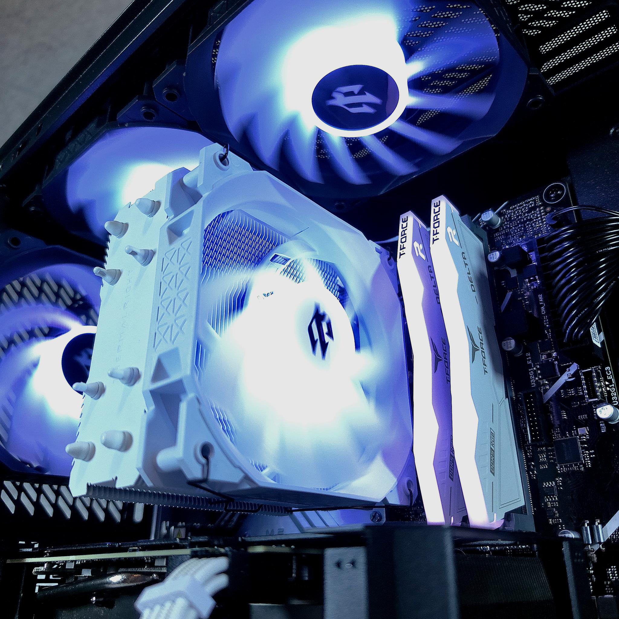 ASUS RTX 4070 🖤 Core i7 14700F