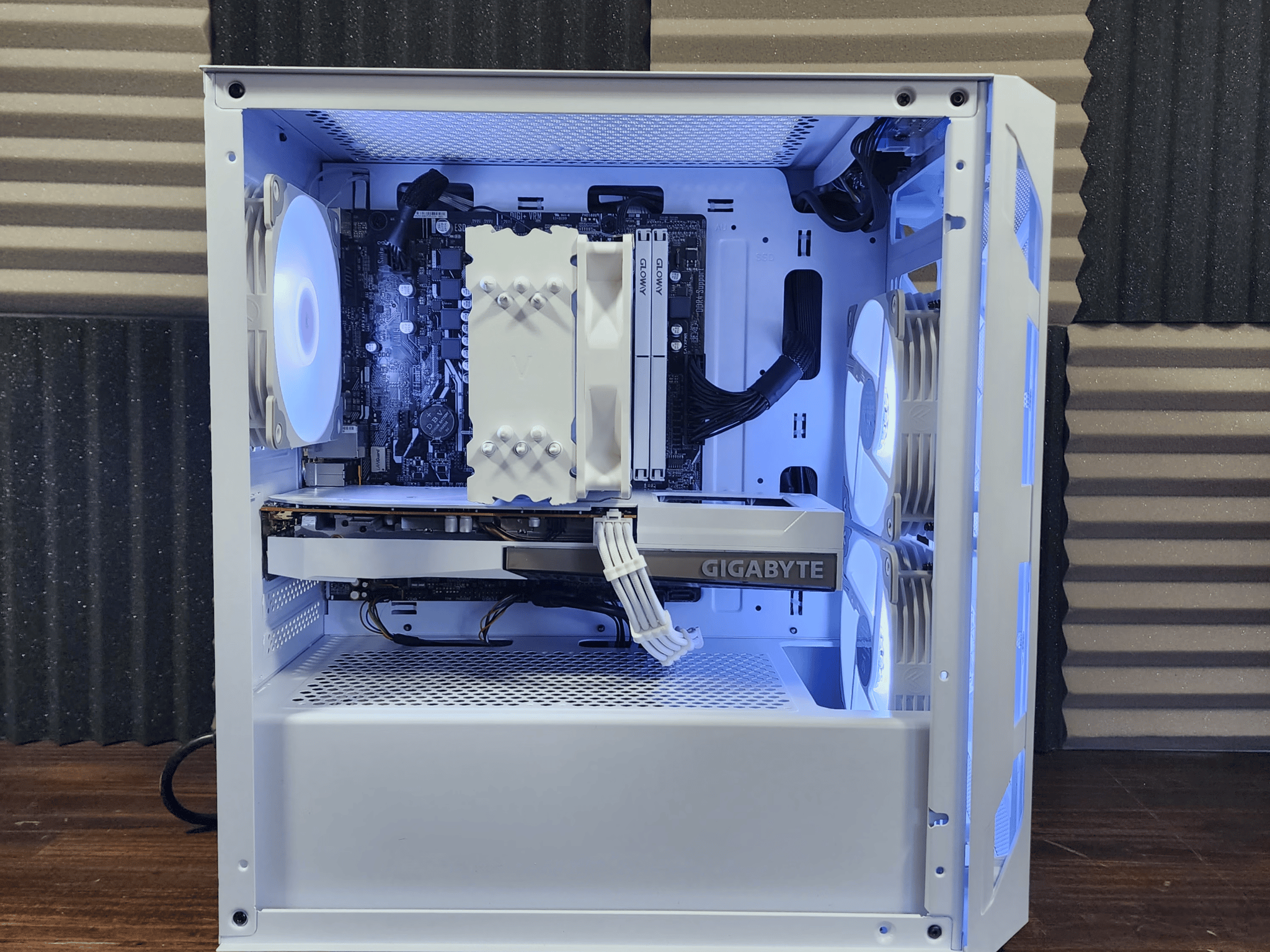 🤍🤍🤍 Gigabyte Radeon RX 6600 8GB // AMD Ryzen 5 3500X 6-Core // Gloway 16GB 3200MHz