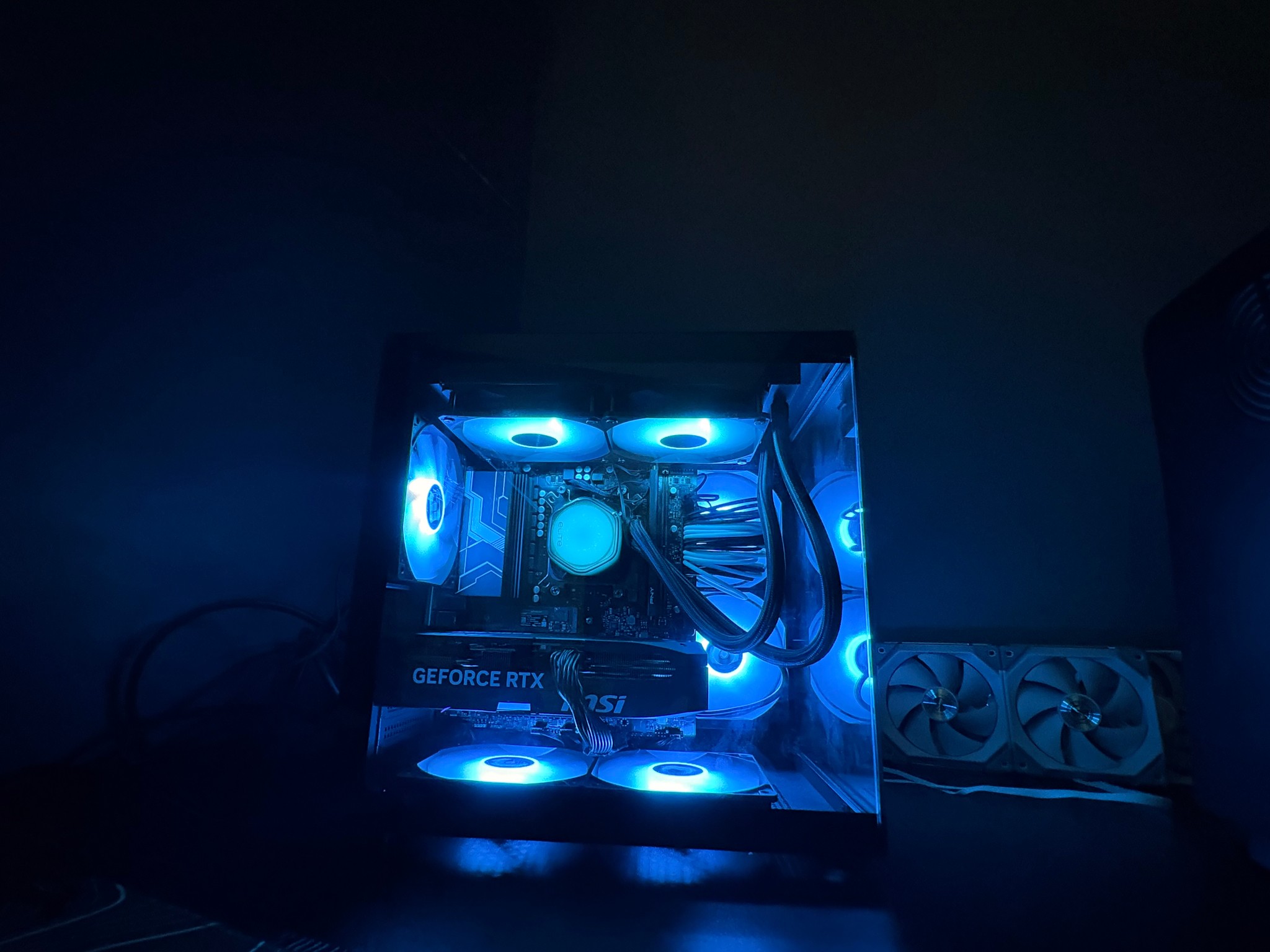 5070/Ryzen 5 7600x/16GB DDR5 Gaming pc