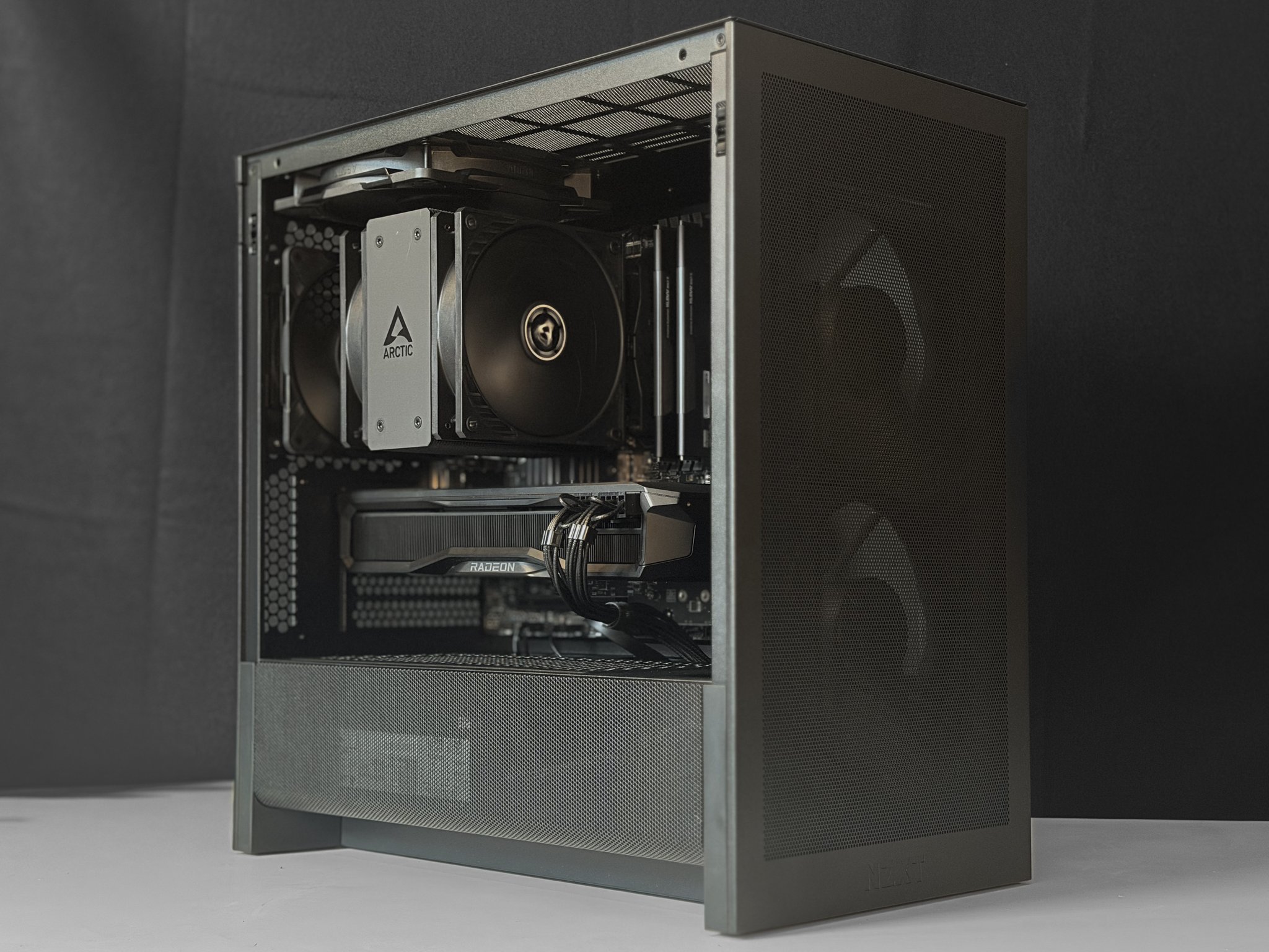 Stealth Core - RX 7900 XT | Ryzen 5700X | 32GB DDR4