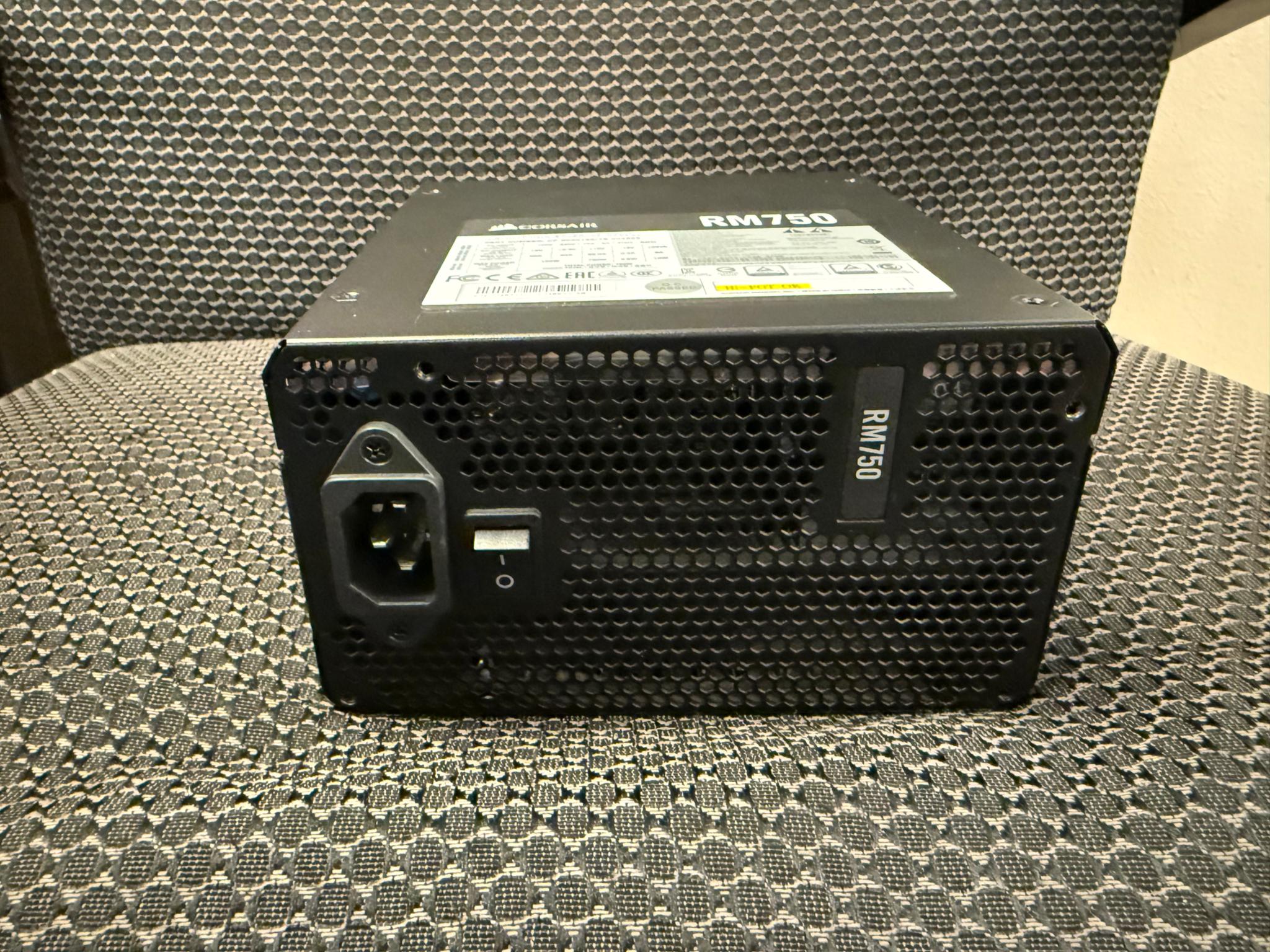 Used Corsair RM750 (CP-9020195)