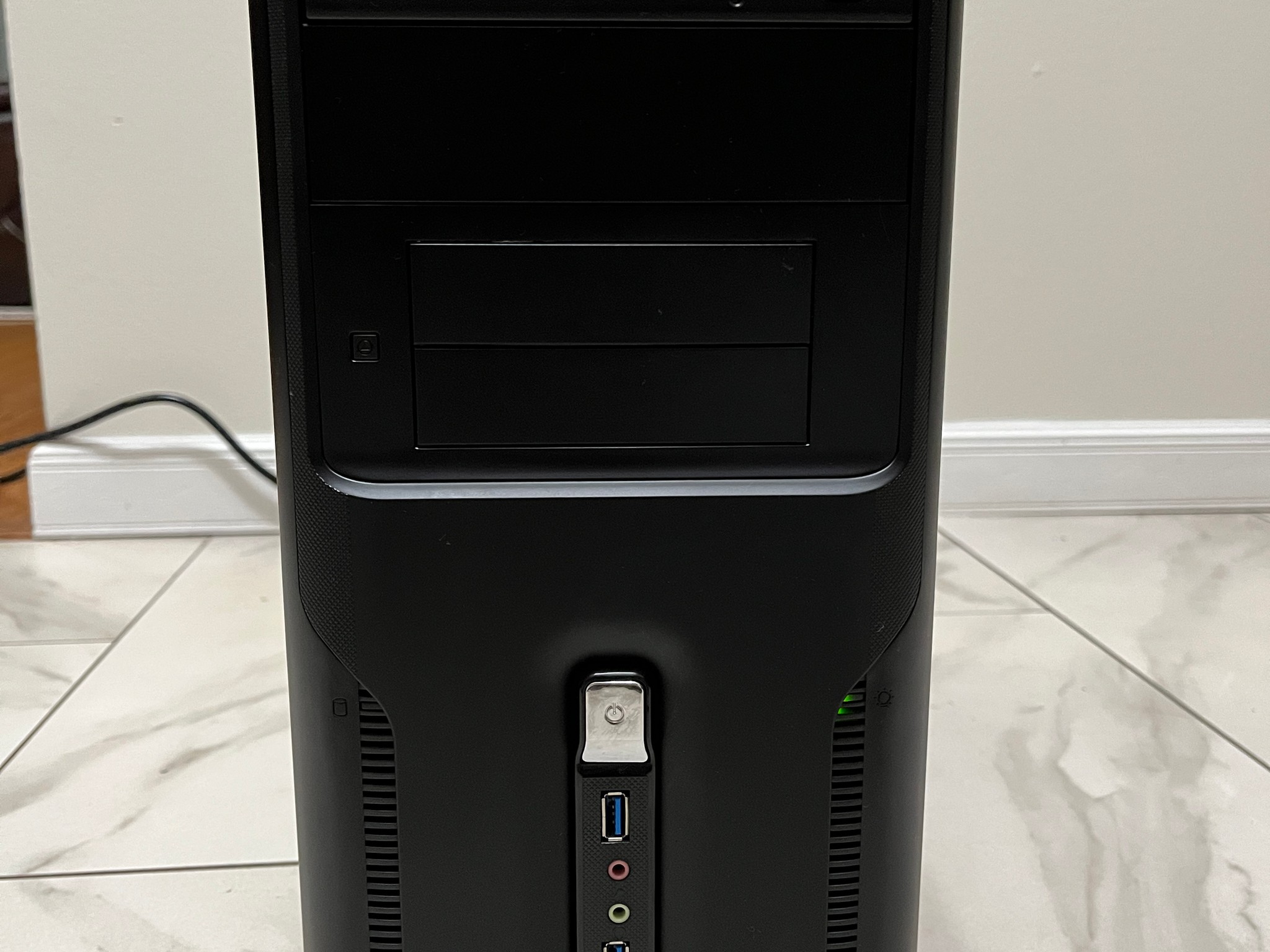 NVIDIA RTX 2060 SUPER, Intel i3-12100, 16GB RAM, 500GB SSD - Sleeper Office Gaming PC w/ Wi-Fi & BT