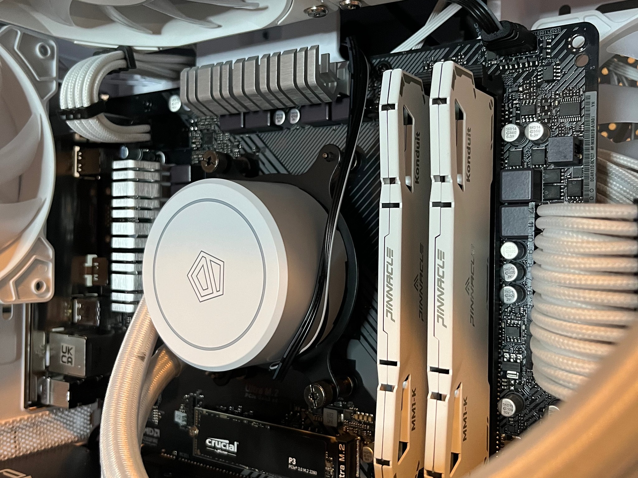 *Winter Themed* High End RTX 4070 & Ryzen 7 Gaming PC