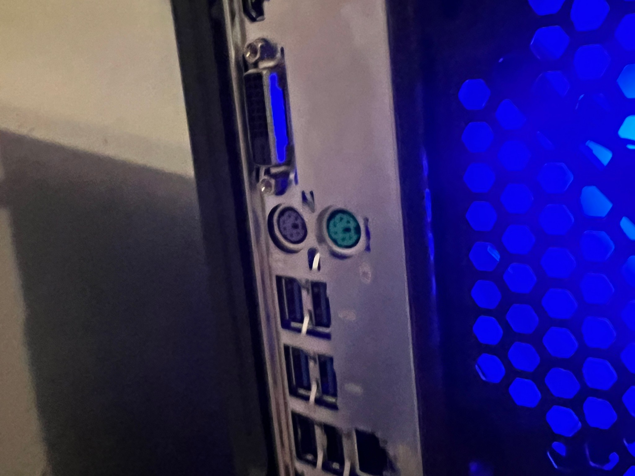 Ryzen 5 2600 rx 6650xt. Starter Gaming pc