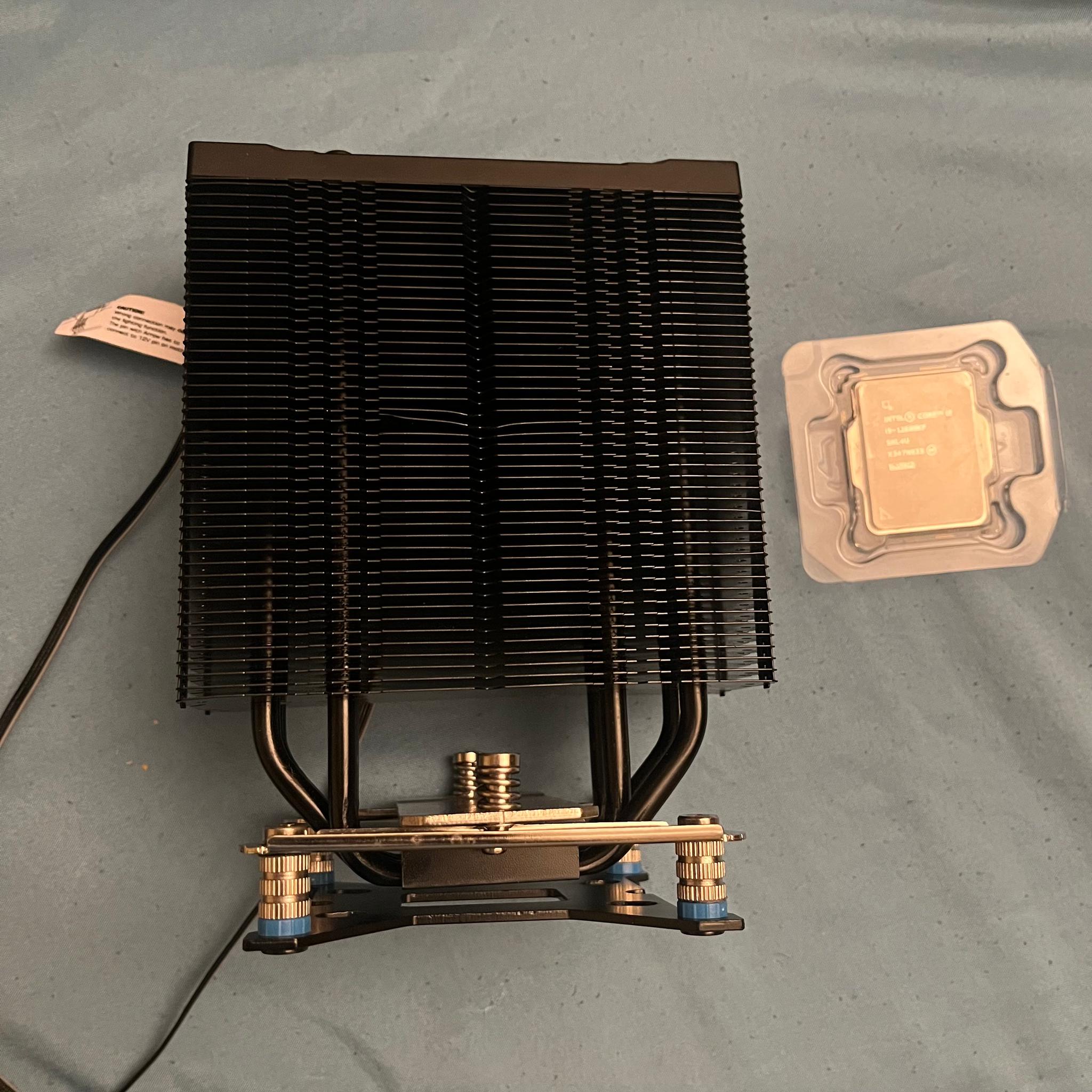 Intel Core i5-12600KF with CPU cooler