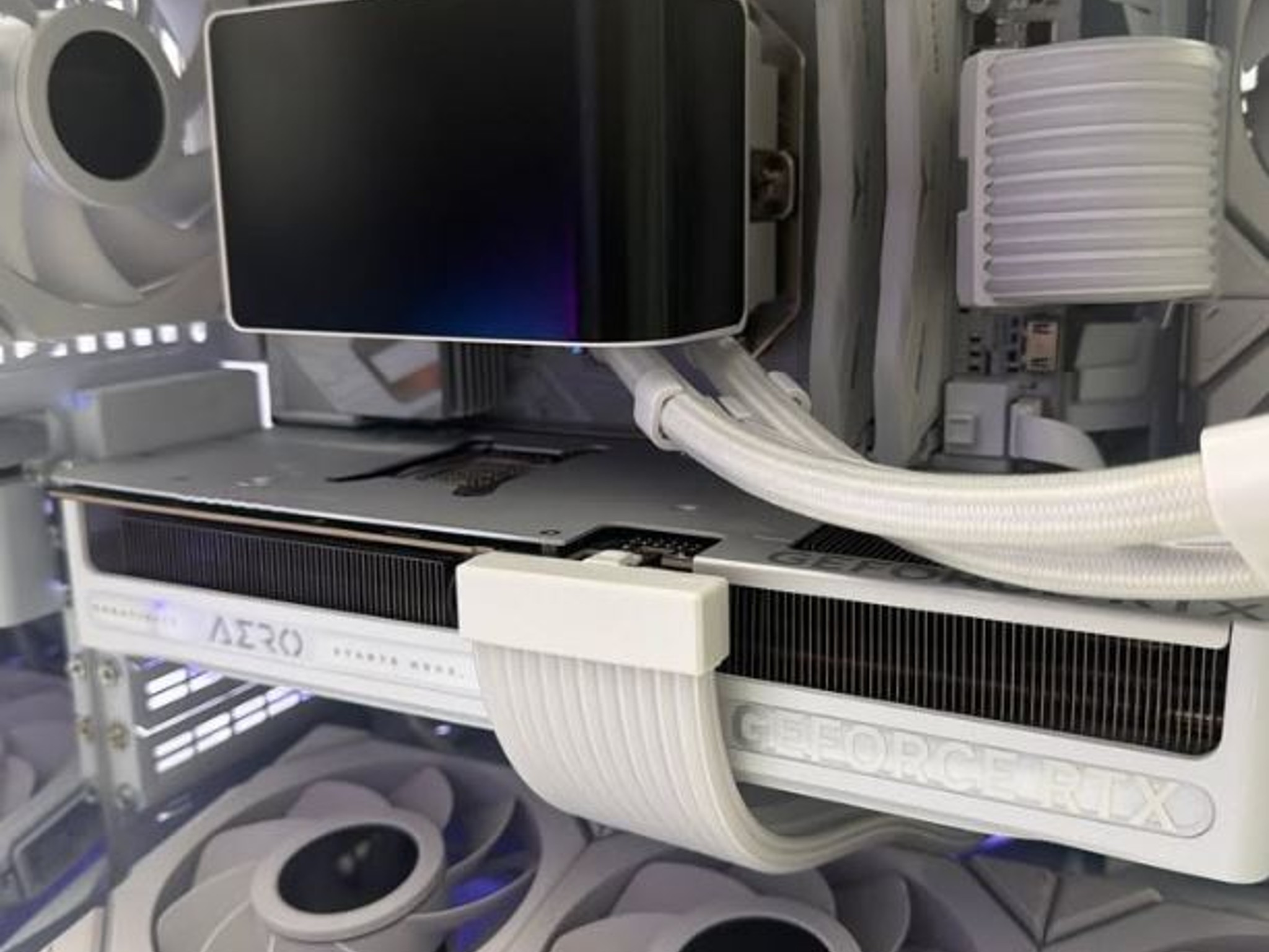 Gaming PC Nvidia RTX 5080, Ryzen 7 9800X3D, Lian Li 011 Mini V2 White, LCD Fans, 3D AIO, 2TB Gen5