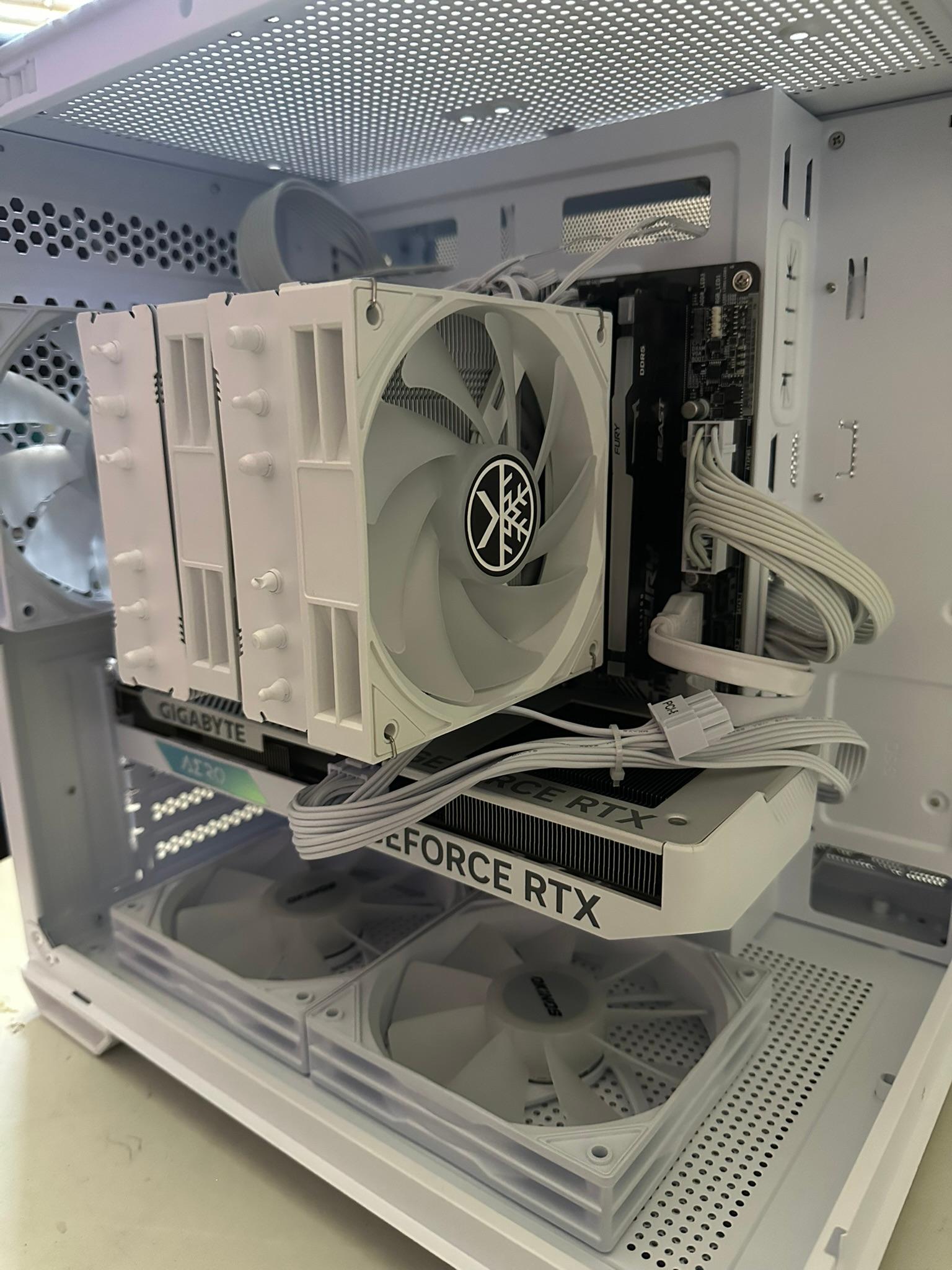 Ryzen 5 8400F / RTX 4060 / 512GB NVME / 16GB RAM