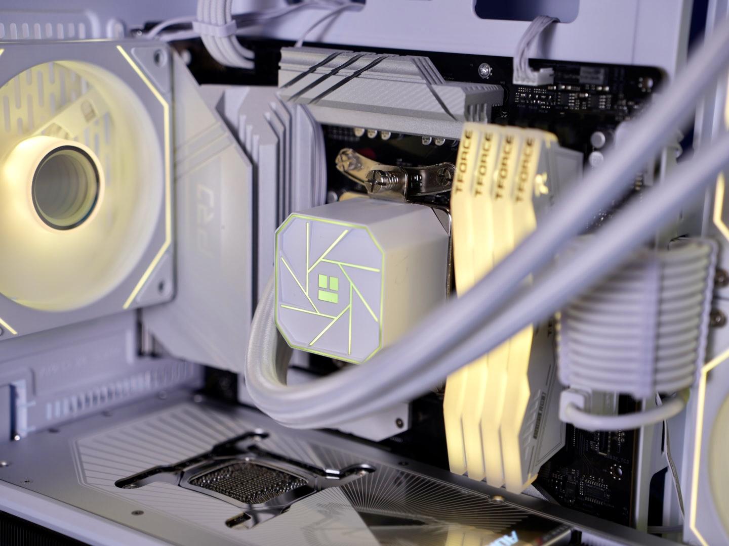 RTX 5090 | Ryzen 7 9800X3D Gaming PC