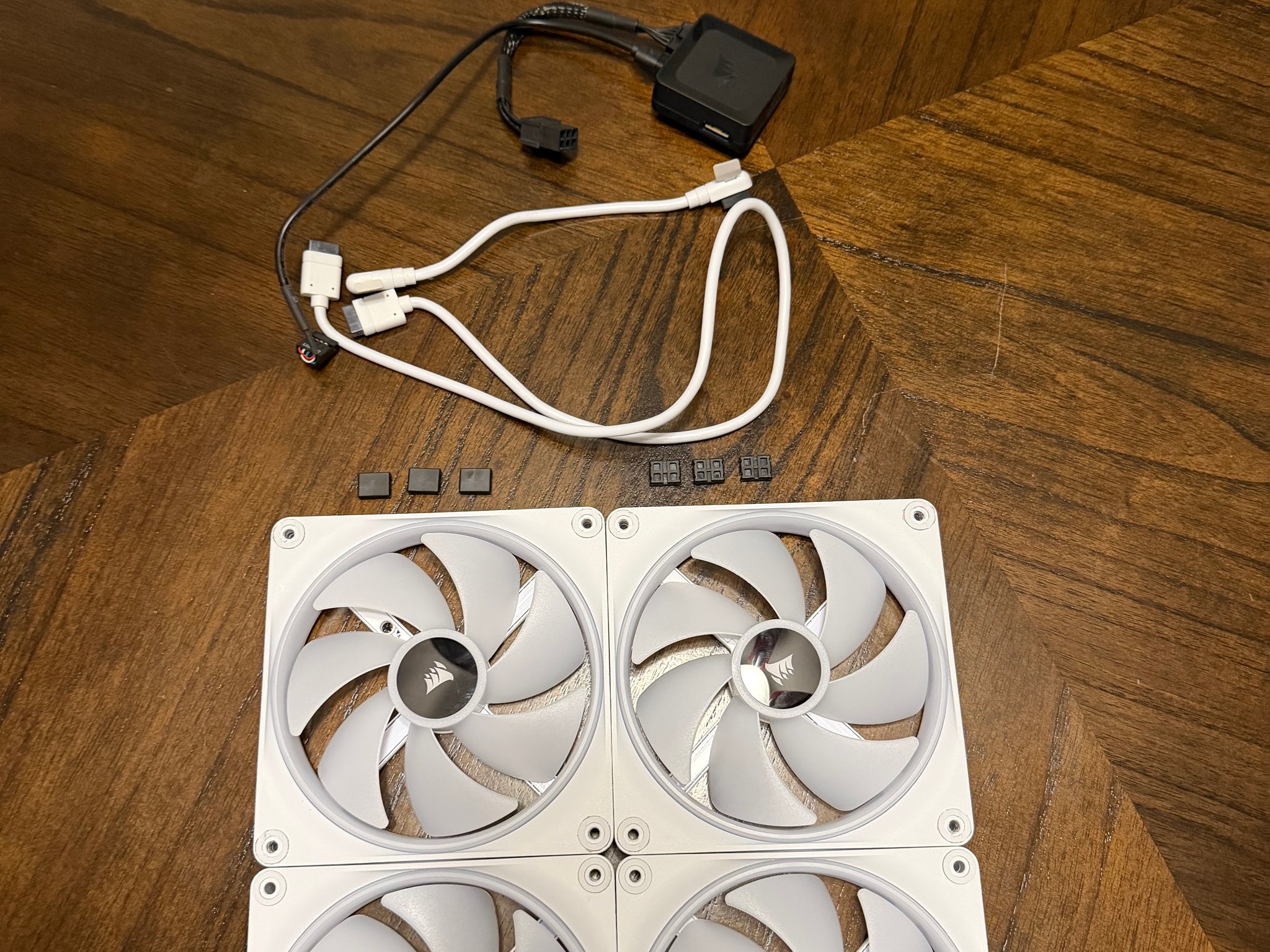4x Corsair QX140 140mm ICUE fans w/ ICUE Link Hub
