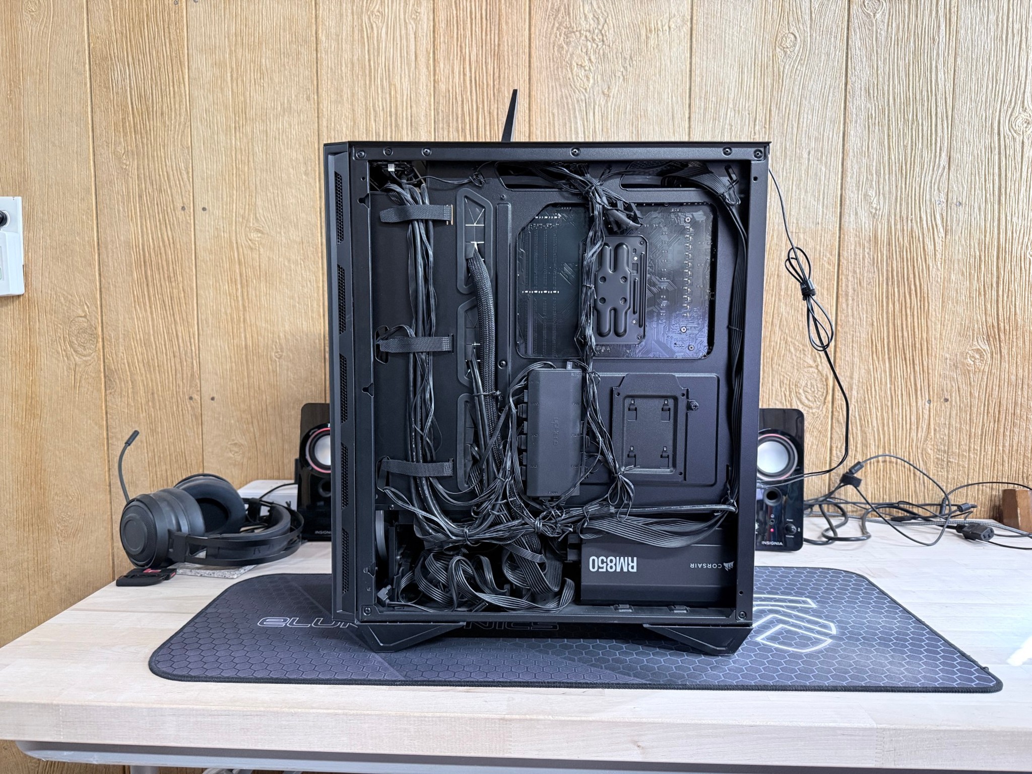 AMD Ryzen 7700X, Radeon RX 6700 XT 12GB, 32GB 6000 MT/s, 1TB, WiFi - Ready to WORK or GAME!