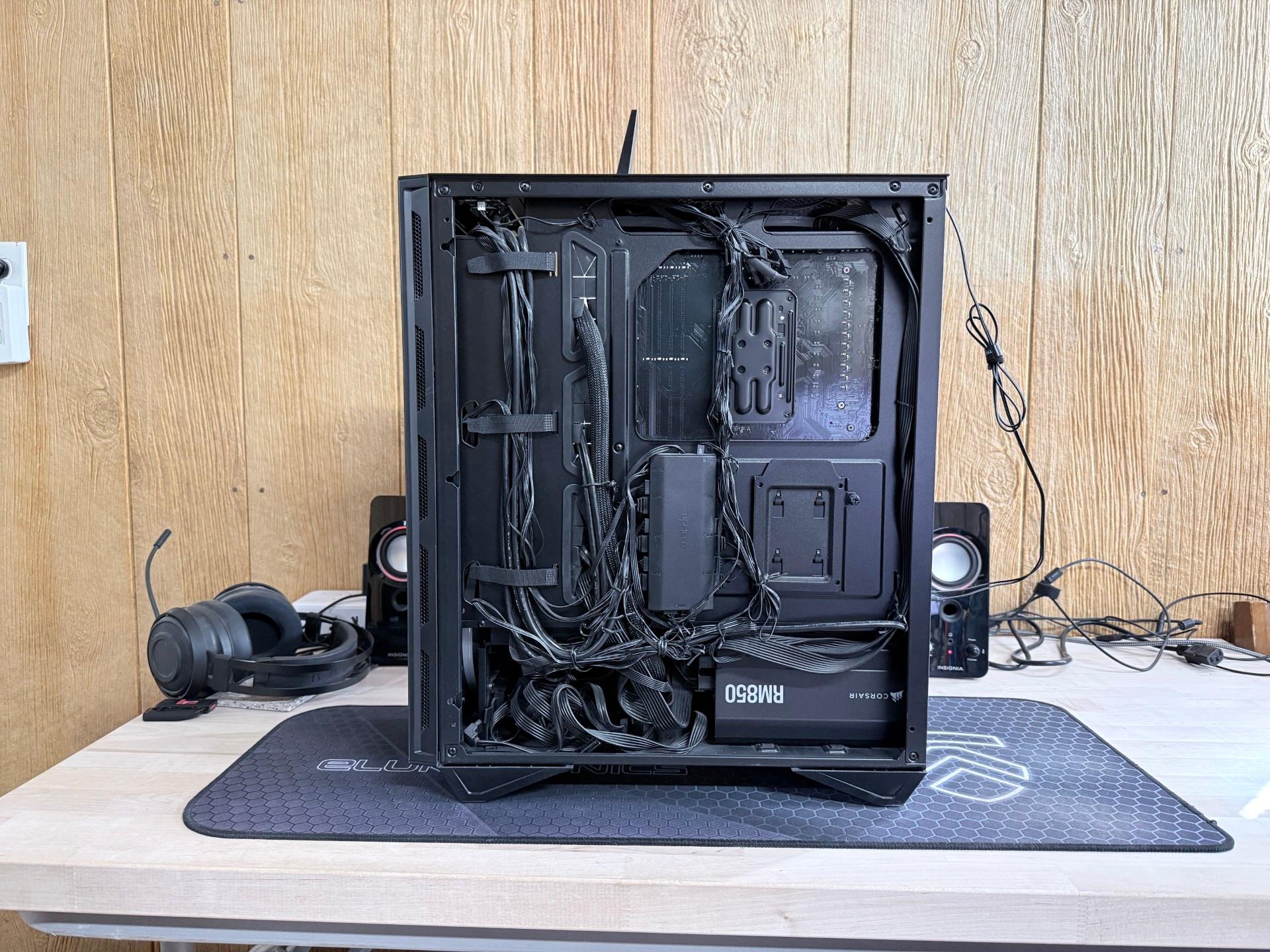 AMD Ryzen 7700X, Radeon RX 6700 XT 12GB, 32GB 6000 MT/s, 1TB, WiFi - Ready to WORK or GAME!