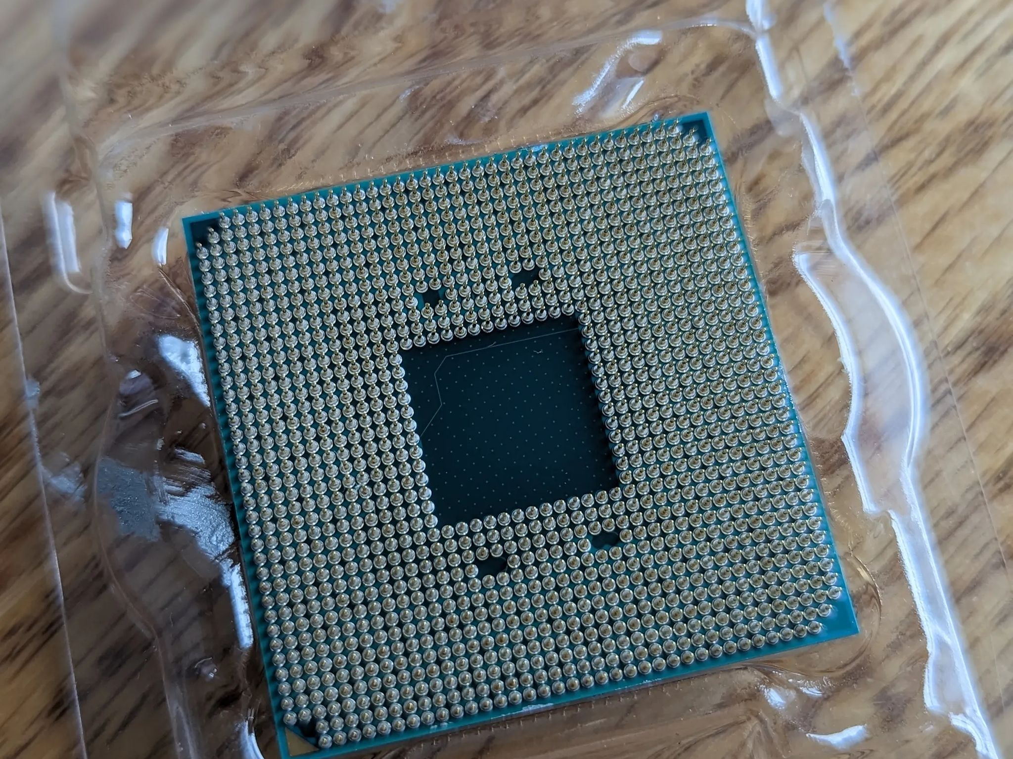 Ryzen 5 1400 , used with care. Comes with Original AMD Heatsink + fan. 